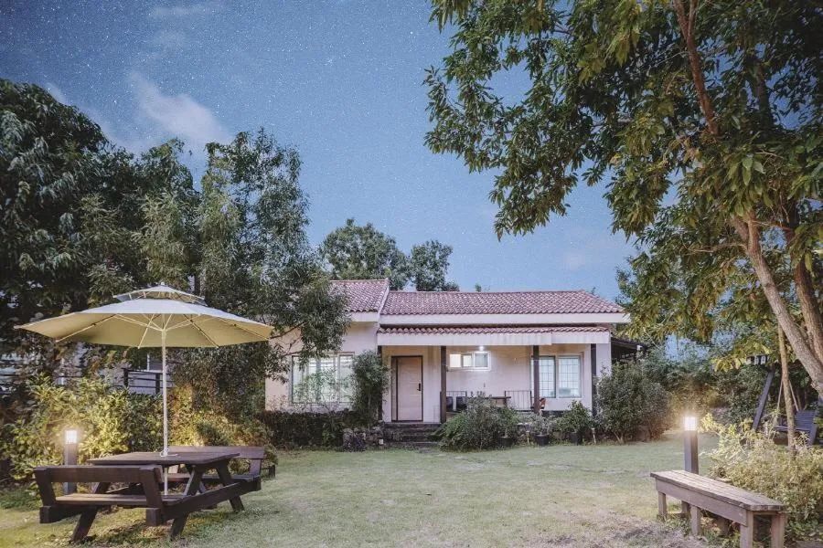 Property building in Jeju Supgol dokchae Pension