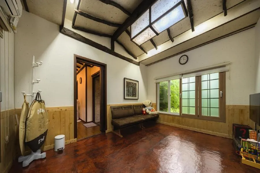 Property building in Jeju Supgol dokchae Pension