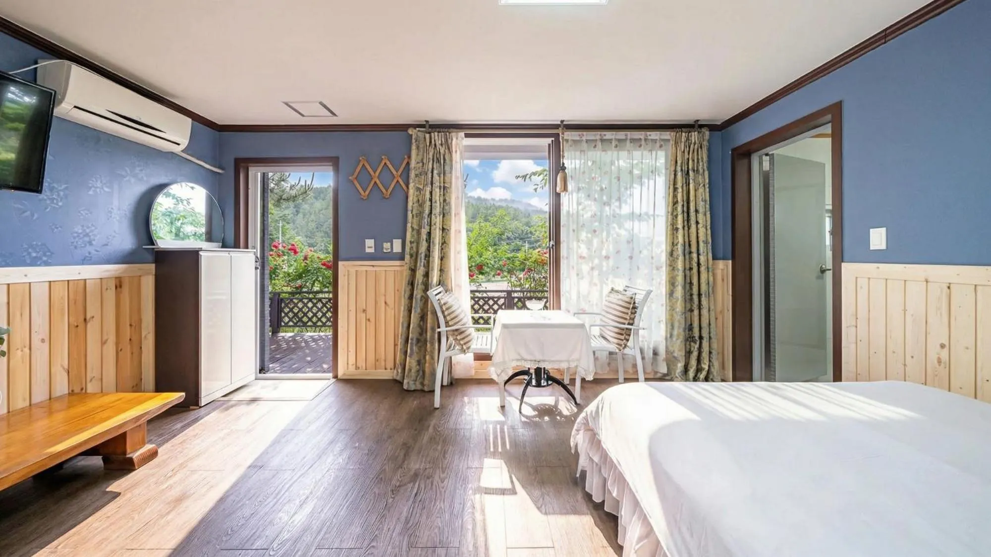 Property building, Bed in Samcheok Garden Pension