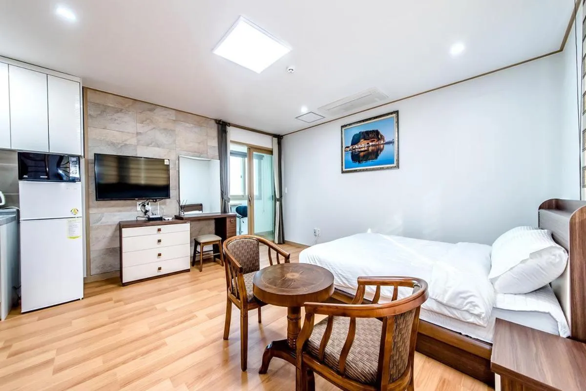 Property building, Bed in Seogwipo Gaetkeusi Pension