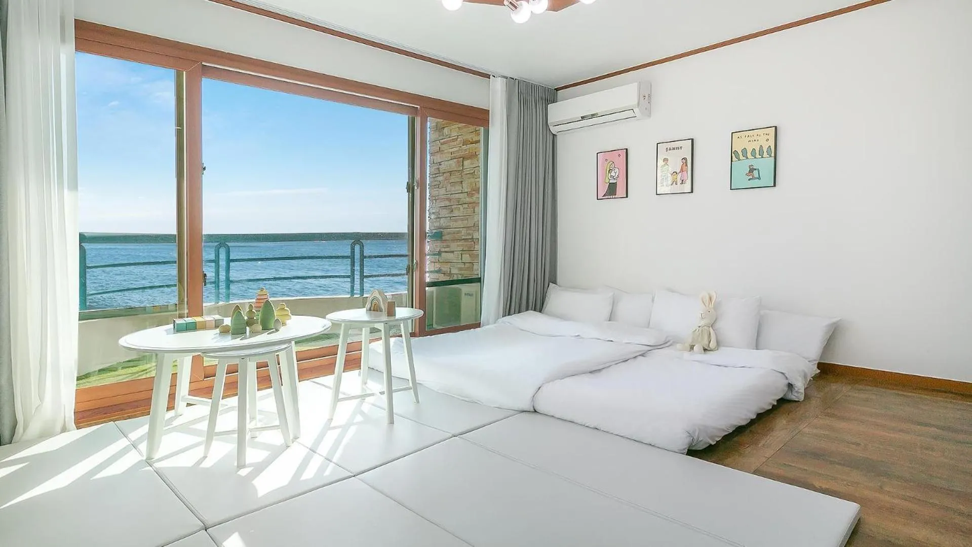 Property building, Bed in Jeju Kidsgajok badatgahauseu