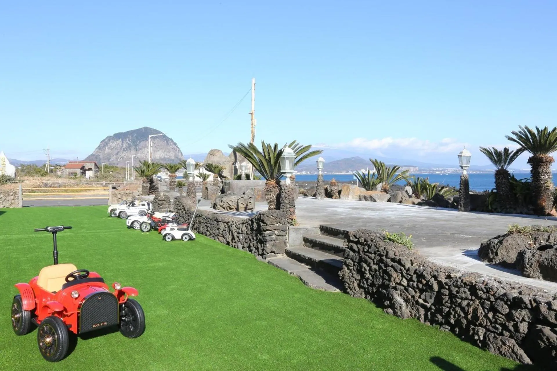Property building in Jeju Kidsgajok badatgahauseu