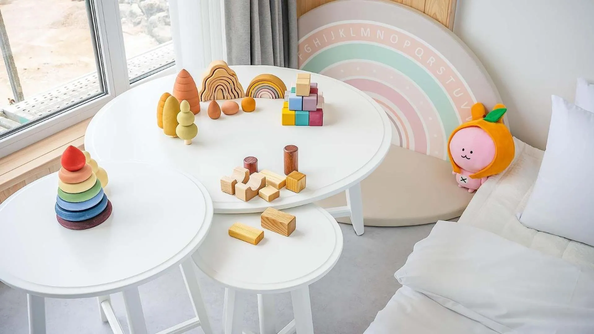 Property building in Jeju Kidsgajok badatgahauseu