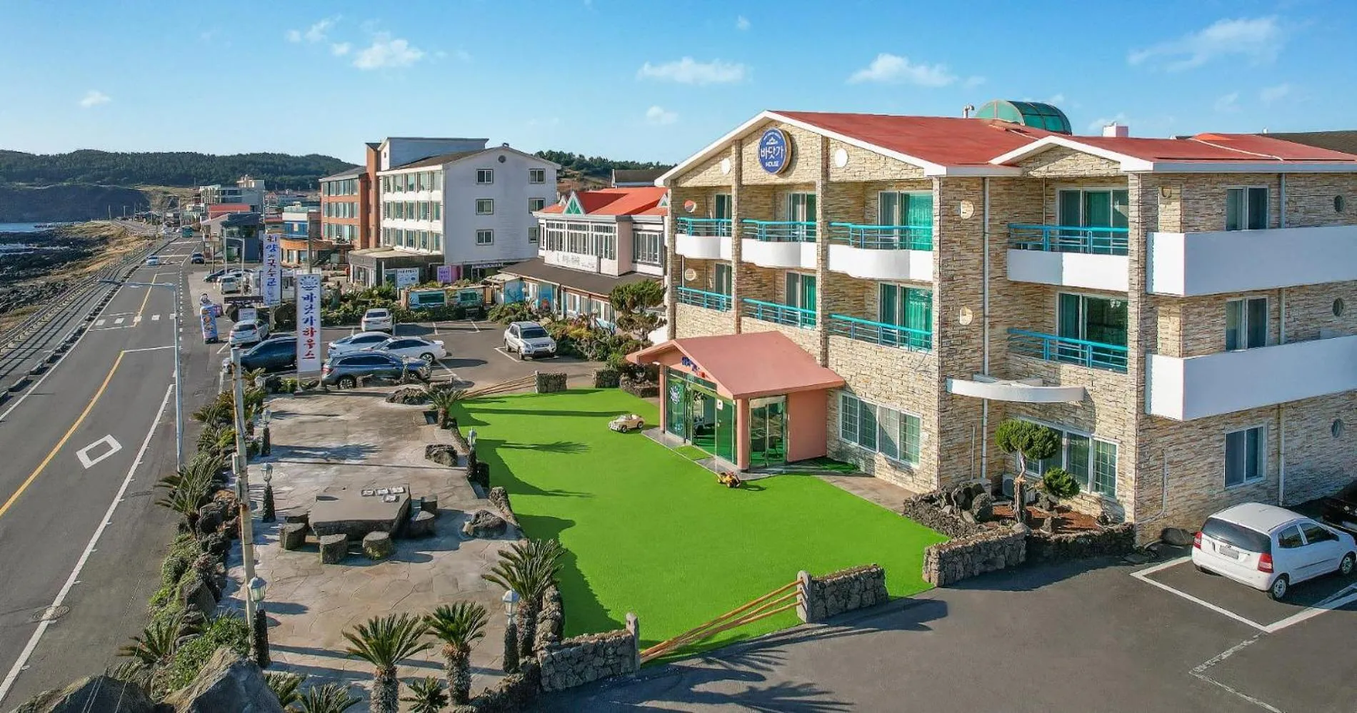 Property building in Jeju Kidsgajok badatgahauseu
