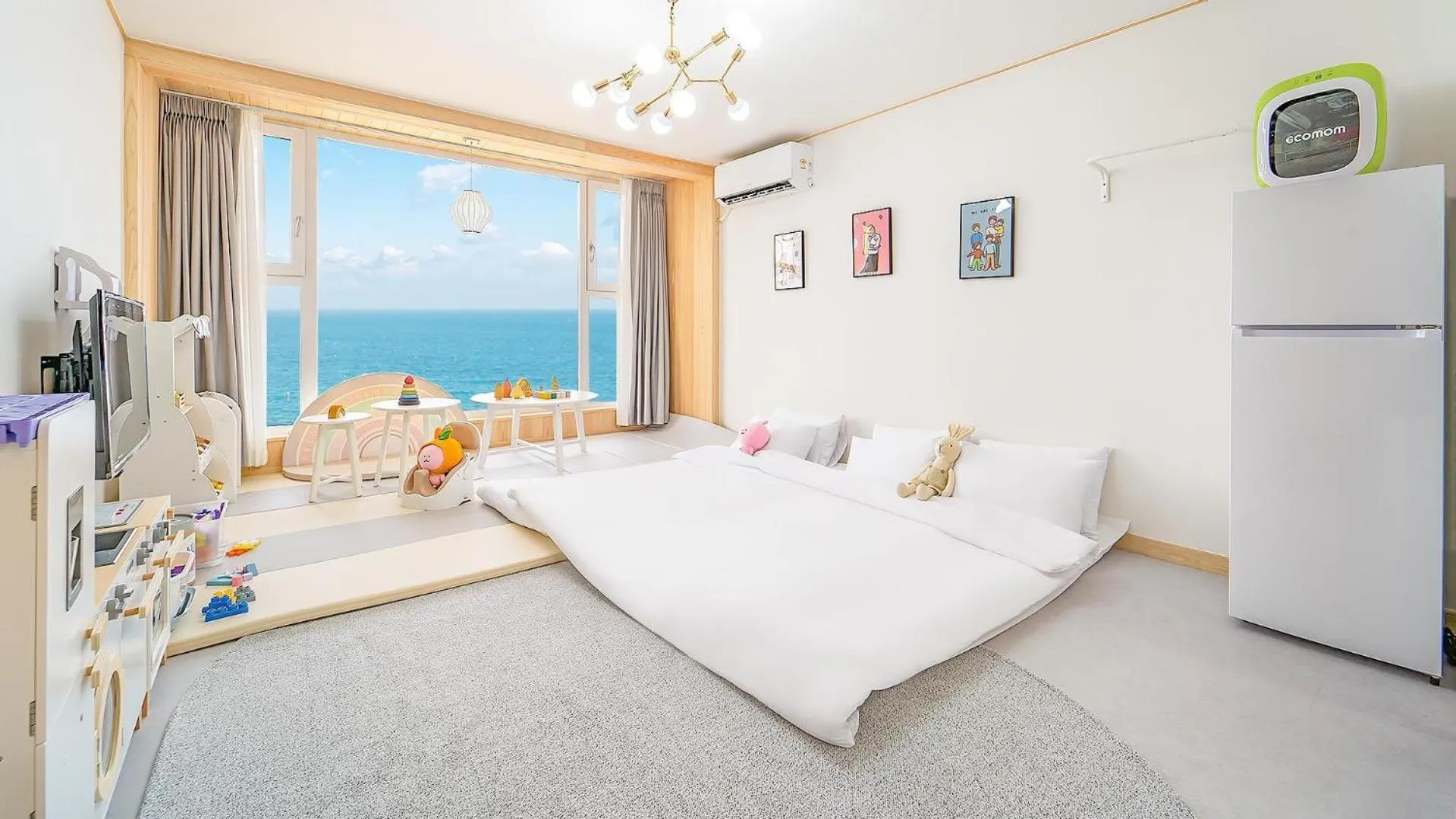Property building, Bed in Jeju Kidsgajok badatgahauseu