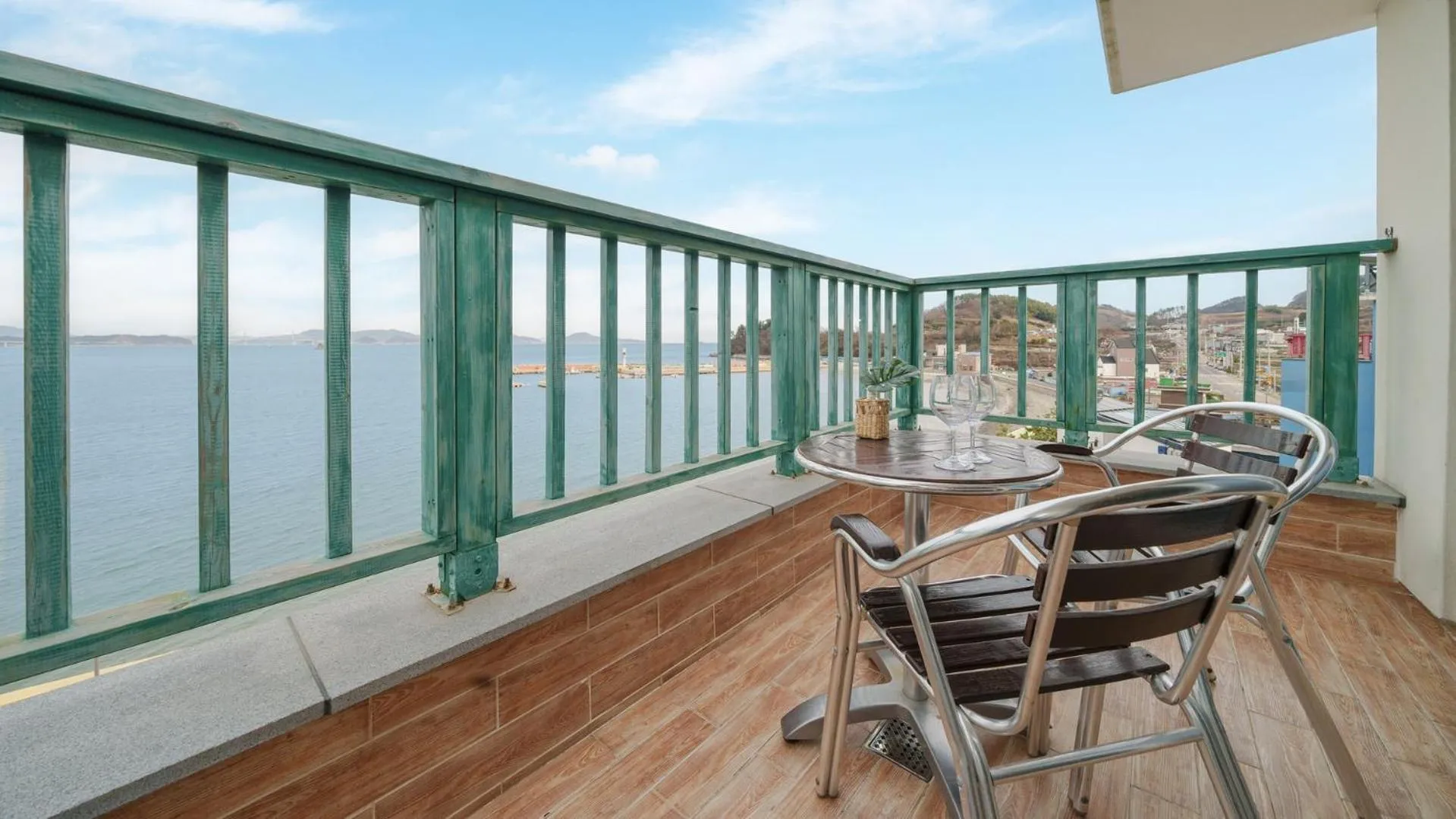 Property building in Geoje Beachwhite Pension