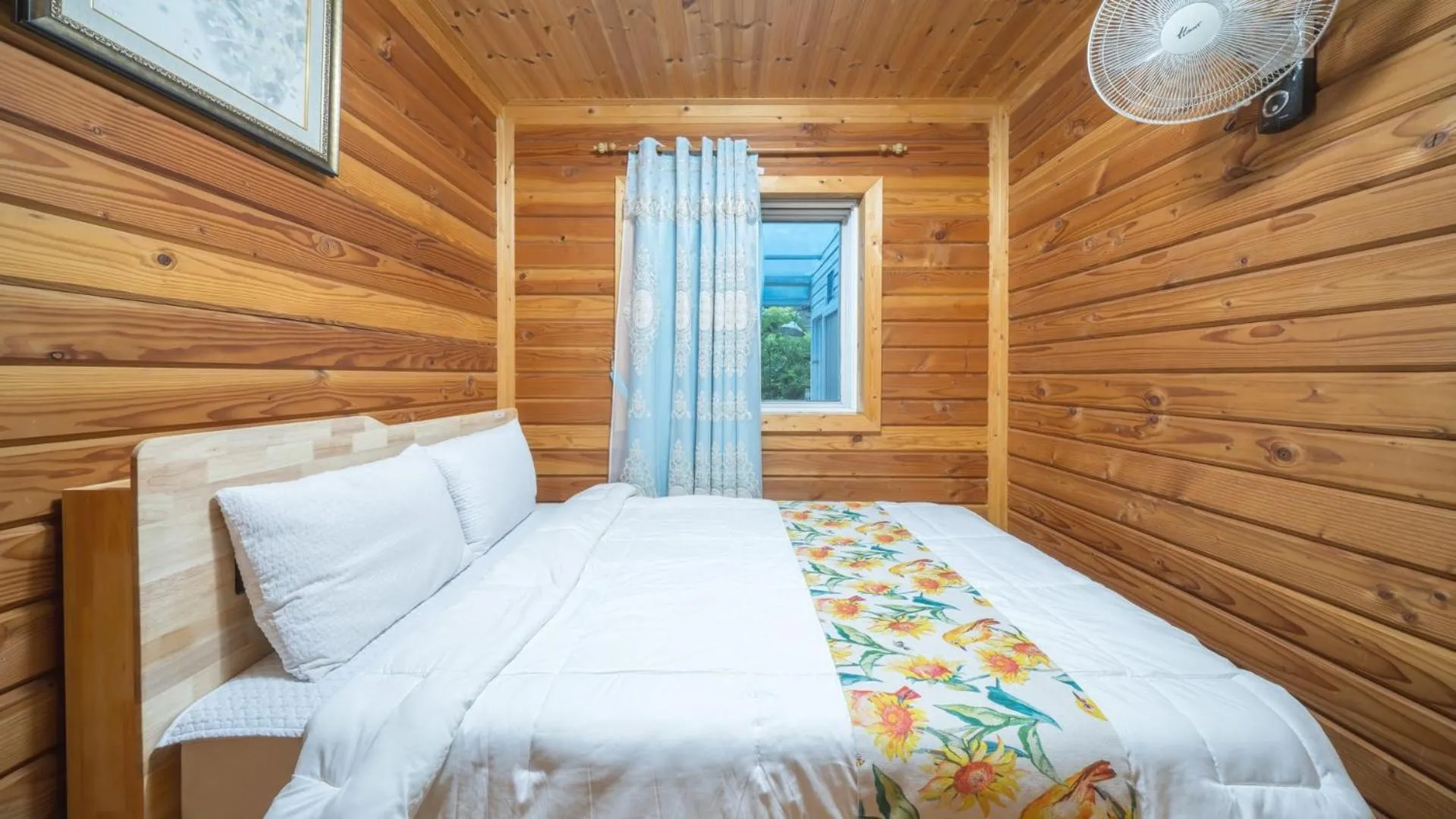 Property building, Bed in Hwacheon Parprika Yellow Pension