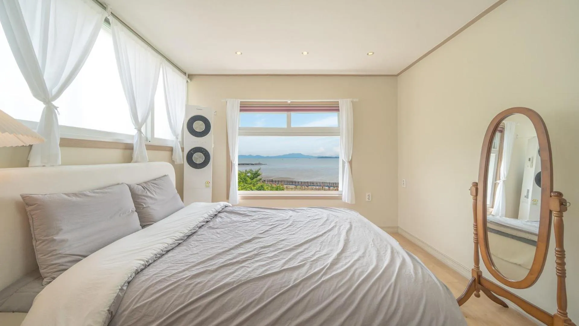 Property building, Bed in yeosu canada meo village pet pension