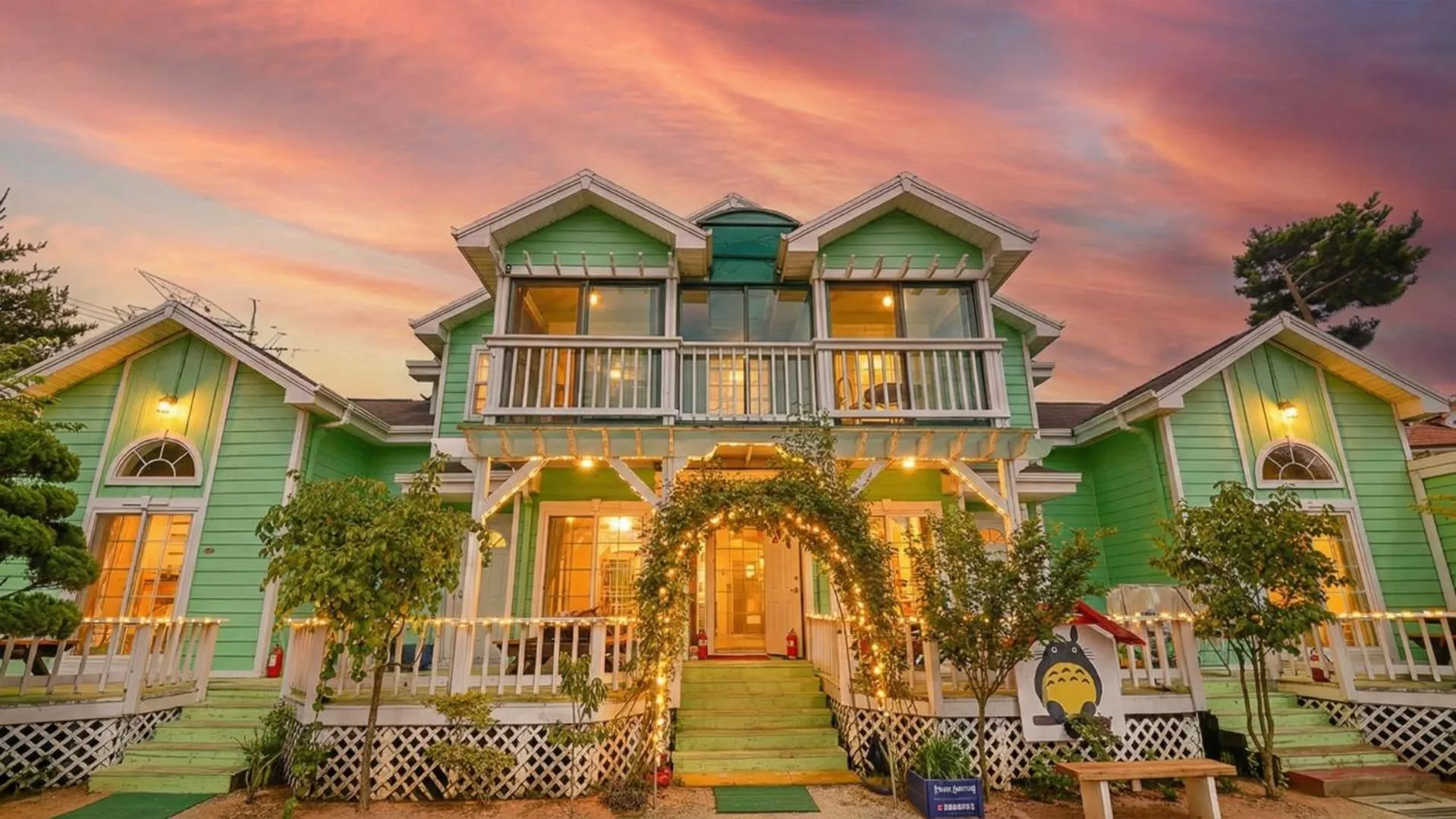 Property building in Youngheungdo Roma Spa Pension