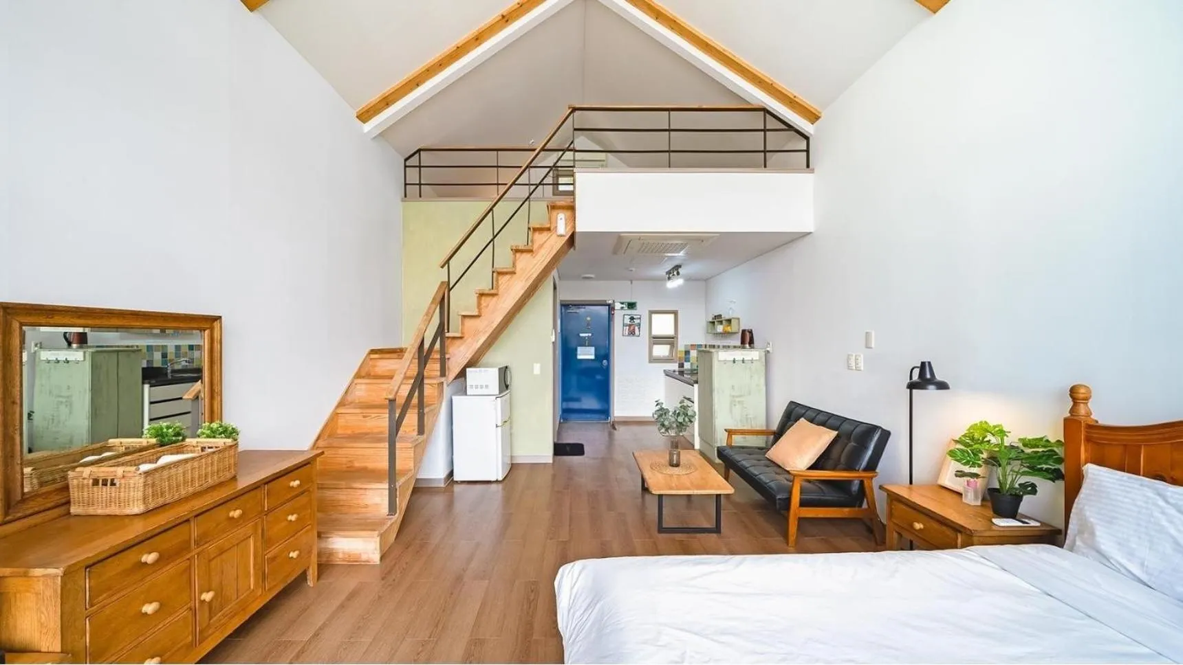 Property building, Bed in Tongyeong Maremio Oceanview Pension