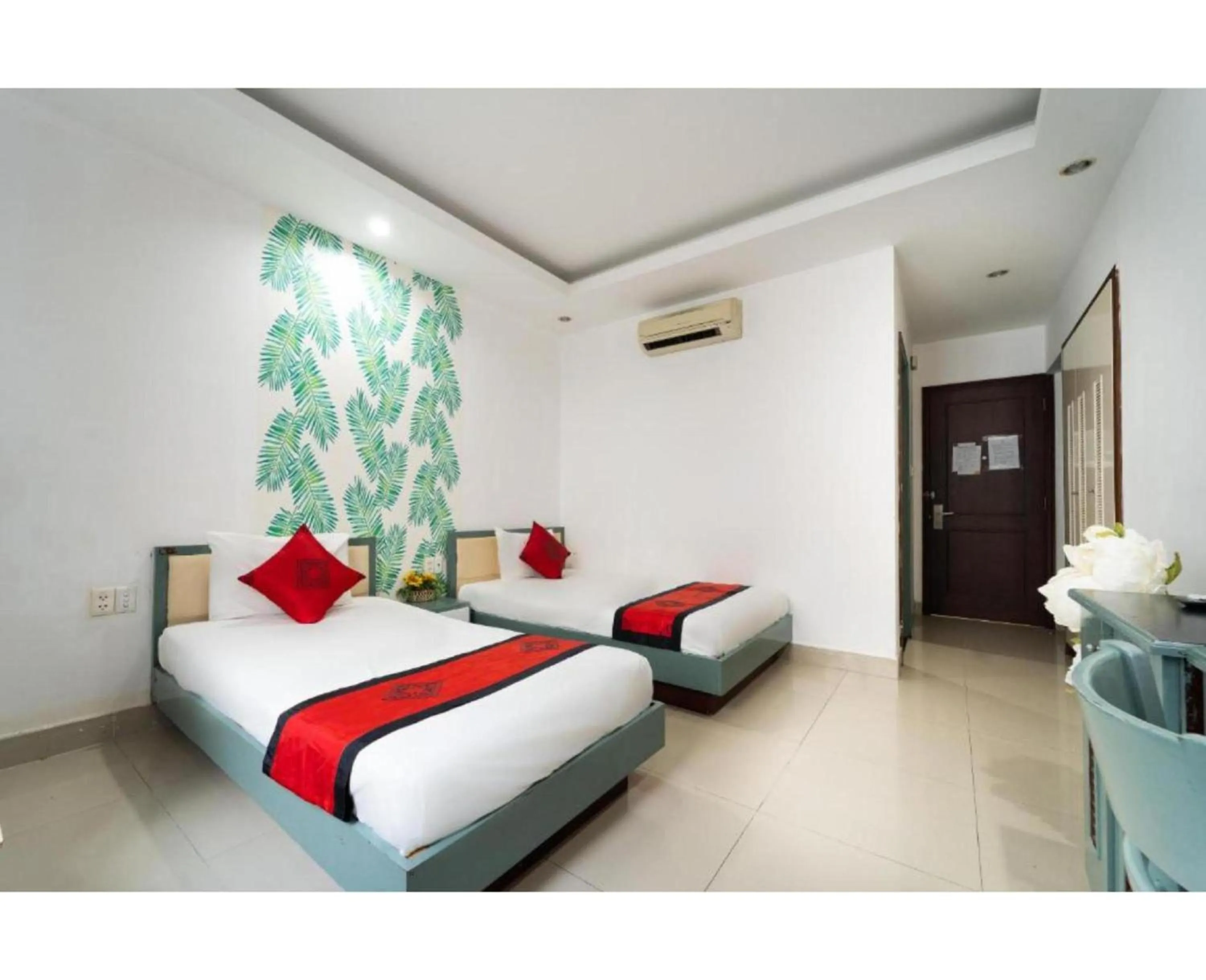 Superior Twin Room in Belvilla Comfort Stays Near SECC formerly Cozy Hotel
