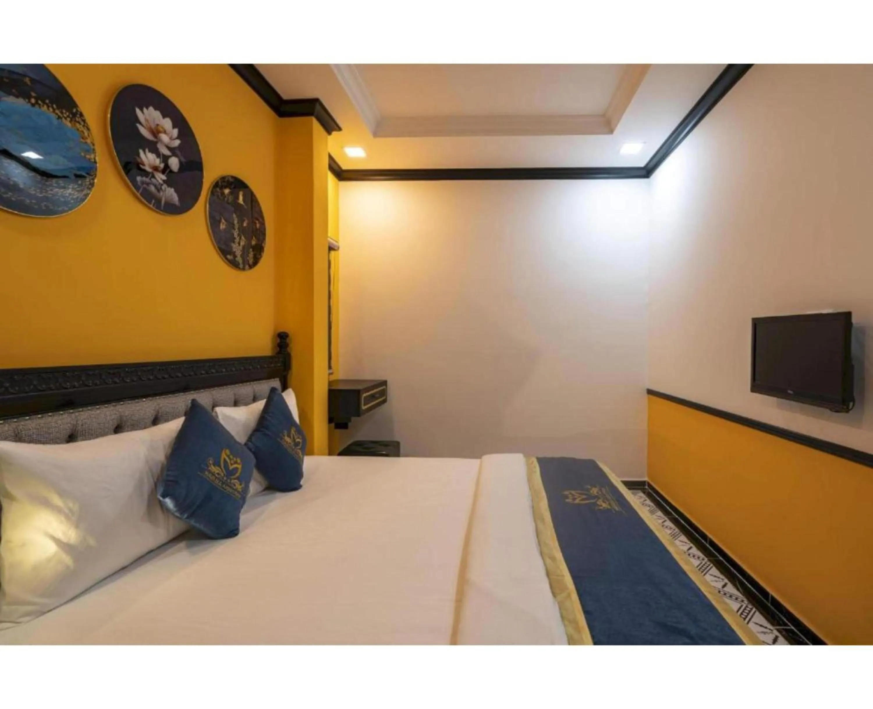 Bedroom, Bed in Dancentre Airport Stays - Vyvy Hotel