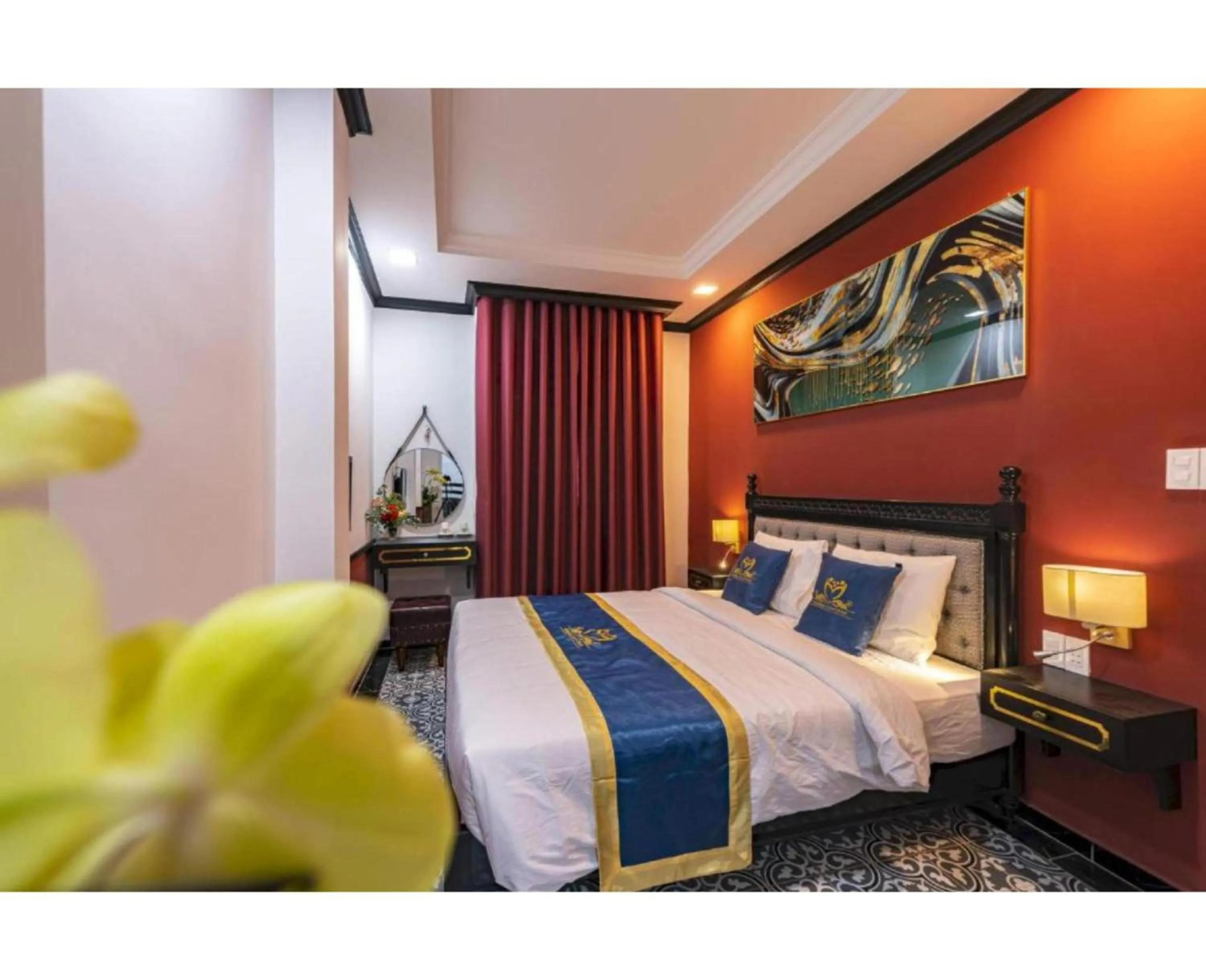 Bedroom, Bed in Dancentre Airport Stays - Vyvy Hotel