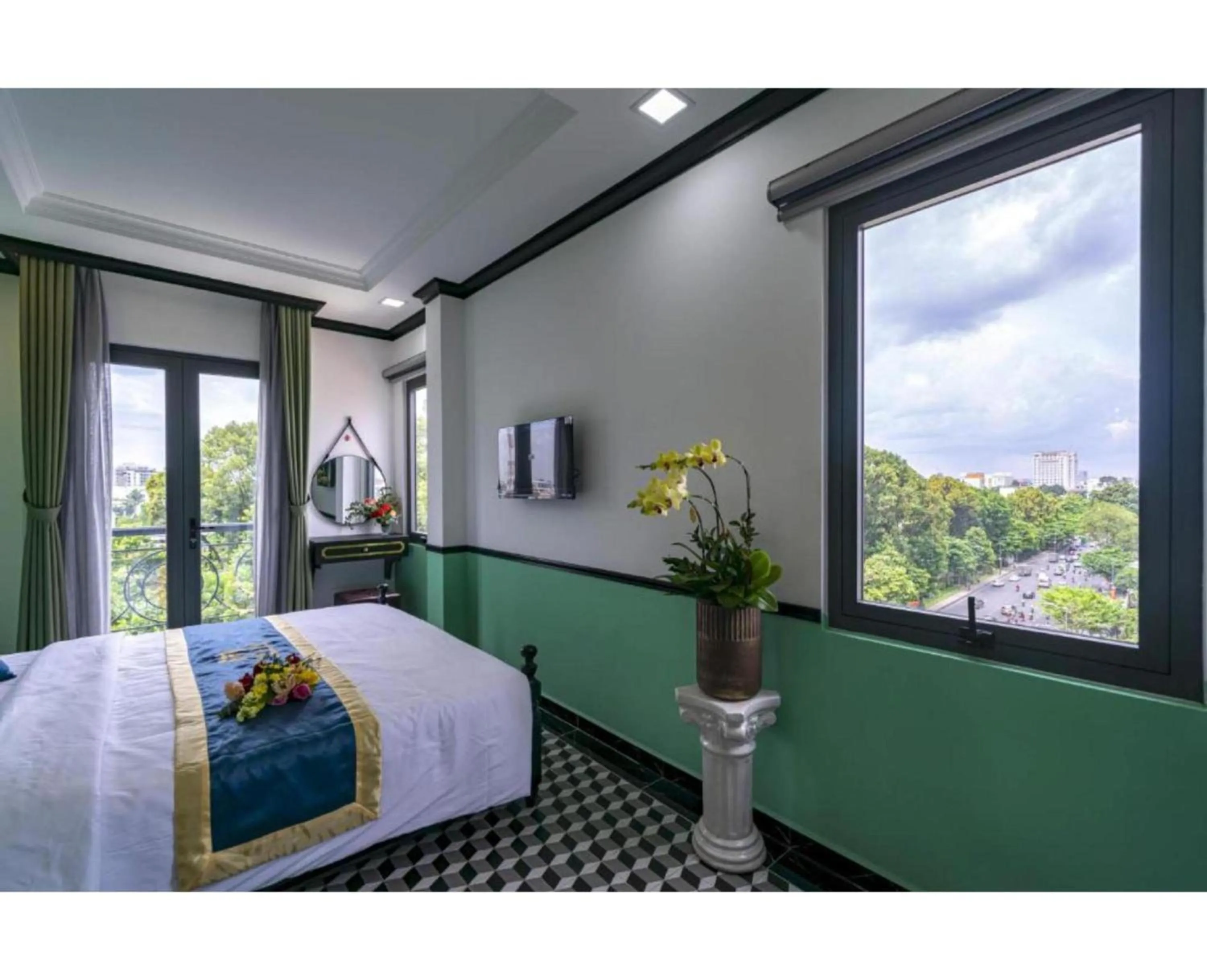 Bedroom, Bed in Dancentre Airport Stays - Vyvy Hotel