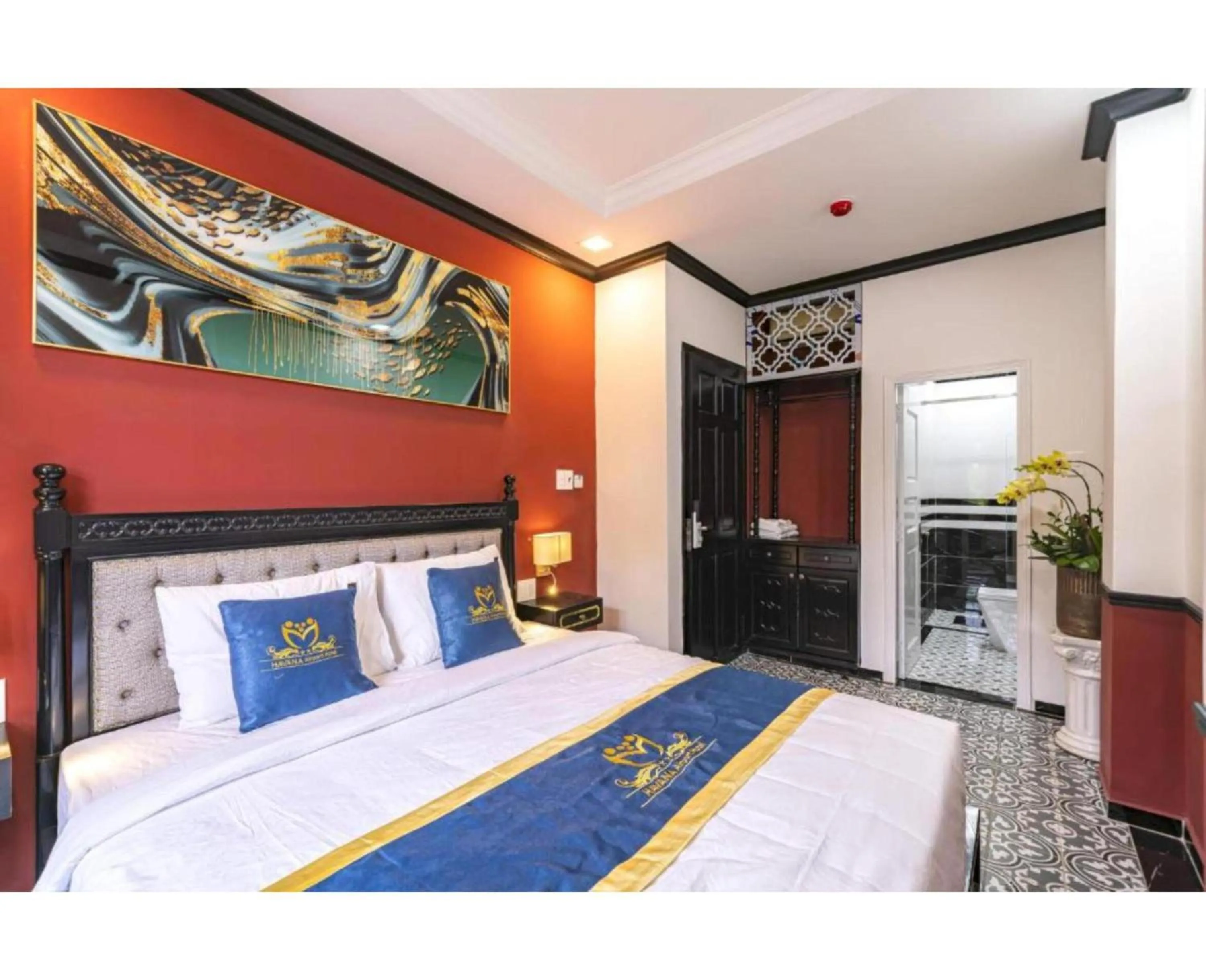 View (from property/room), Bed in Dancentre Airport Stays - Vyvy Hotel
