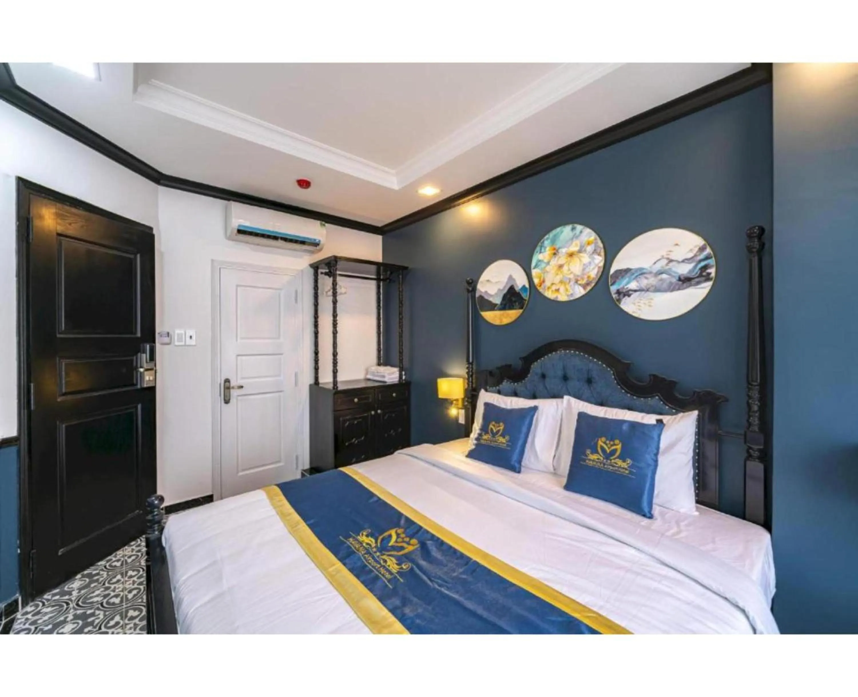 Bedroom, Bed in Dancentre Airport Stays - Vyvy Hotel