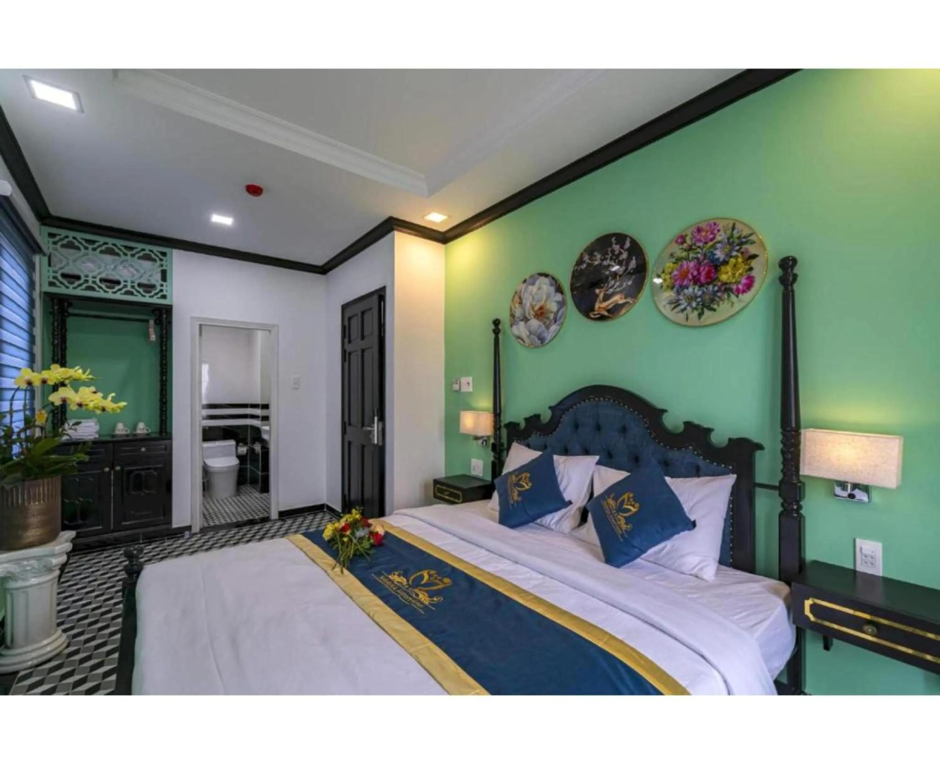 Bedroom, Bed in Dancentre Airport Stays - Vyvy Hotel