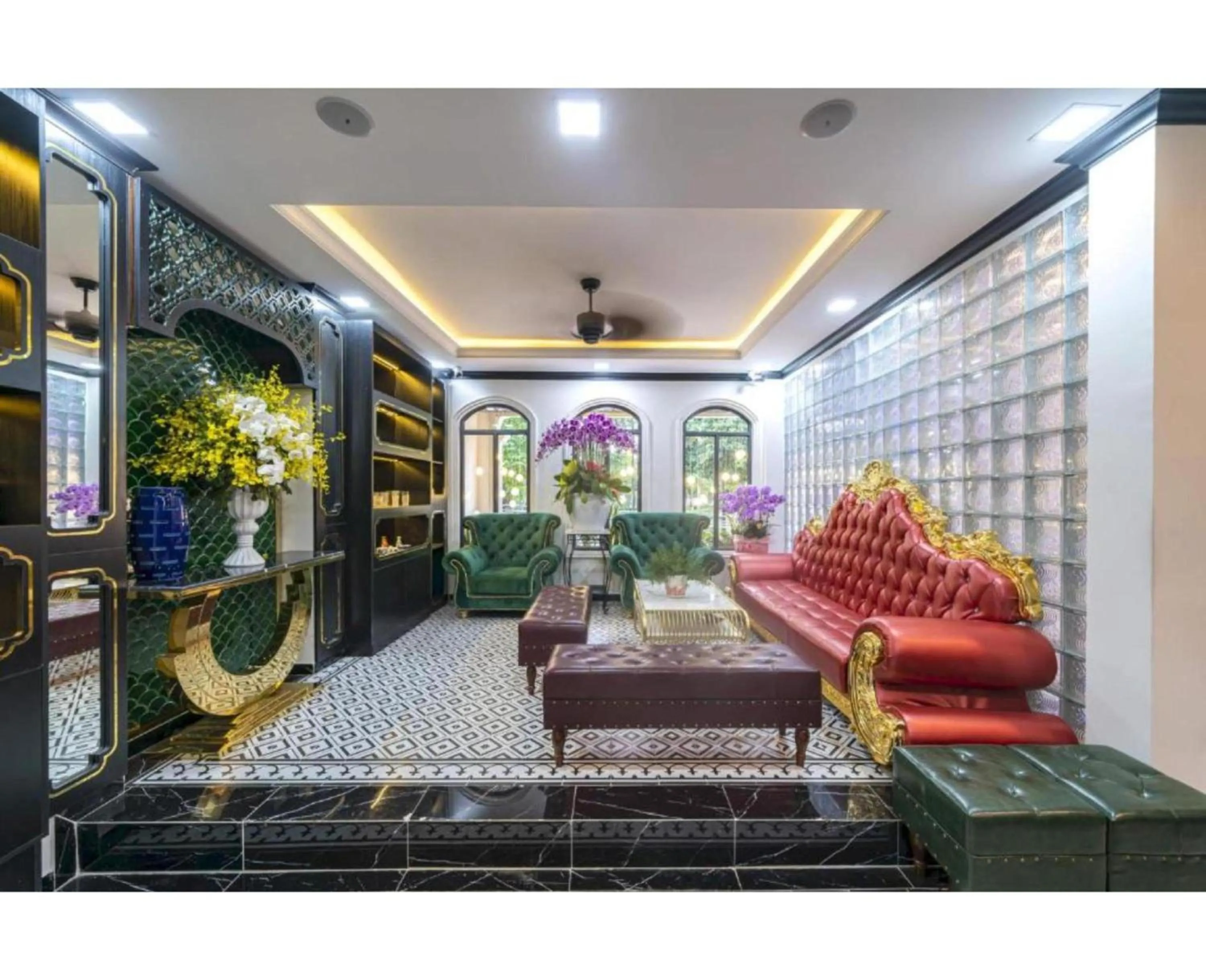 Lobby or reception in Dancentre Airport Stays - Vyvy Hotel