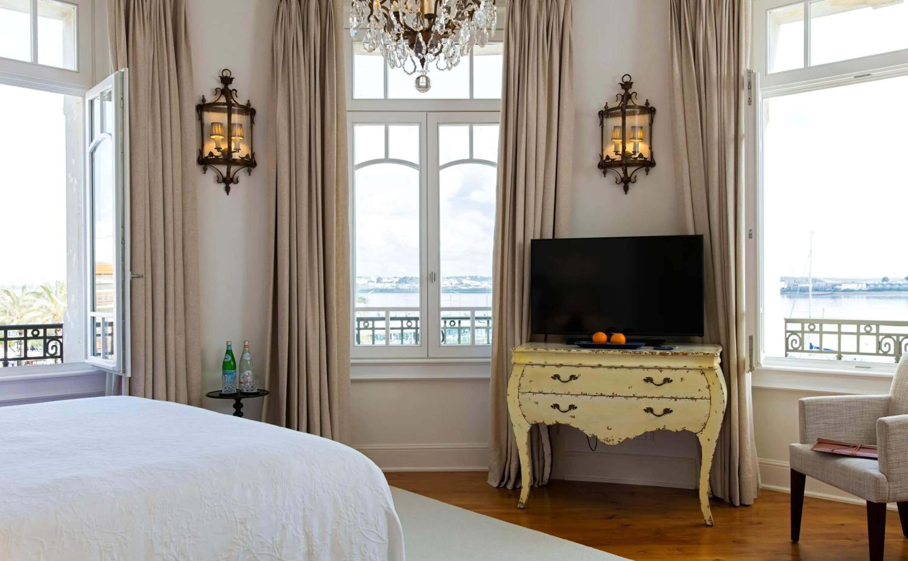 Photo of the whole room, Bed in Bordoy Grand House Algarve