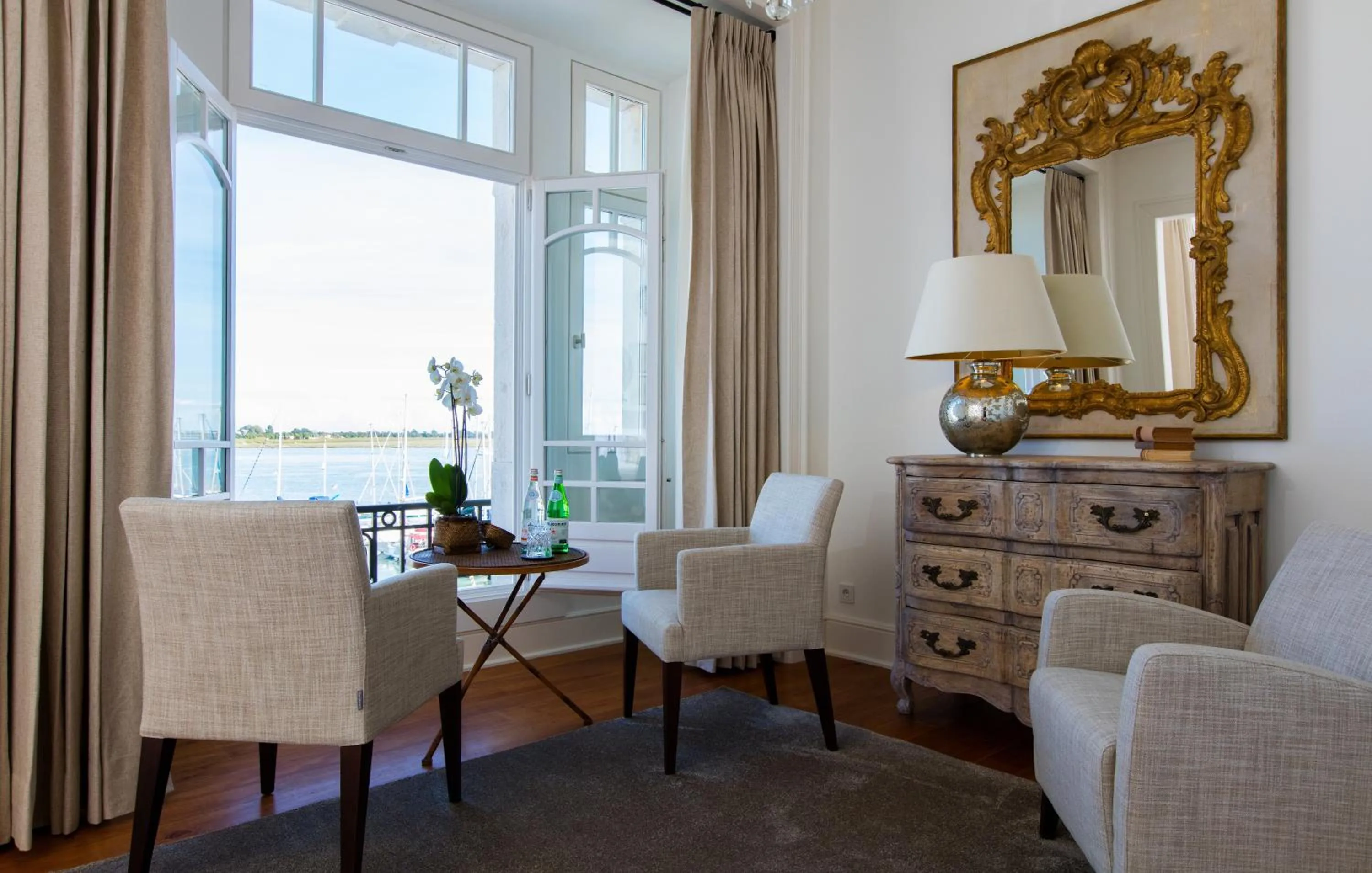 Photo of the whole room in Bordoy Grand House Algarve