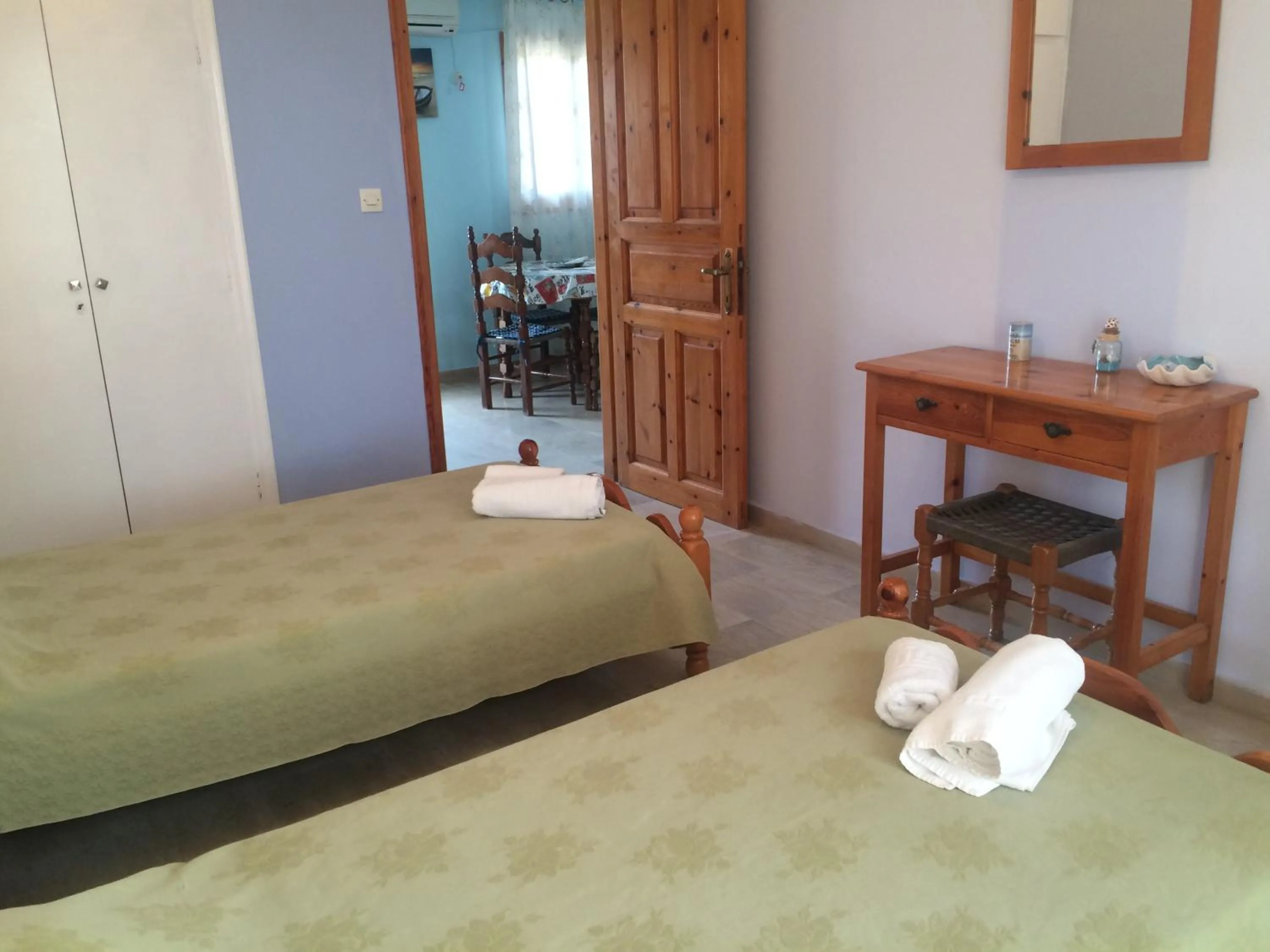 Nikos Apartments