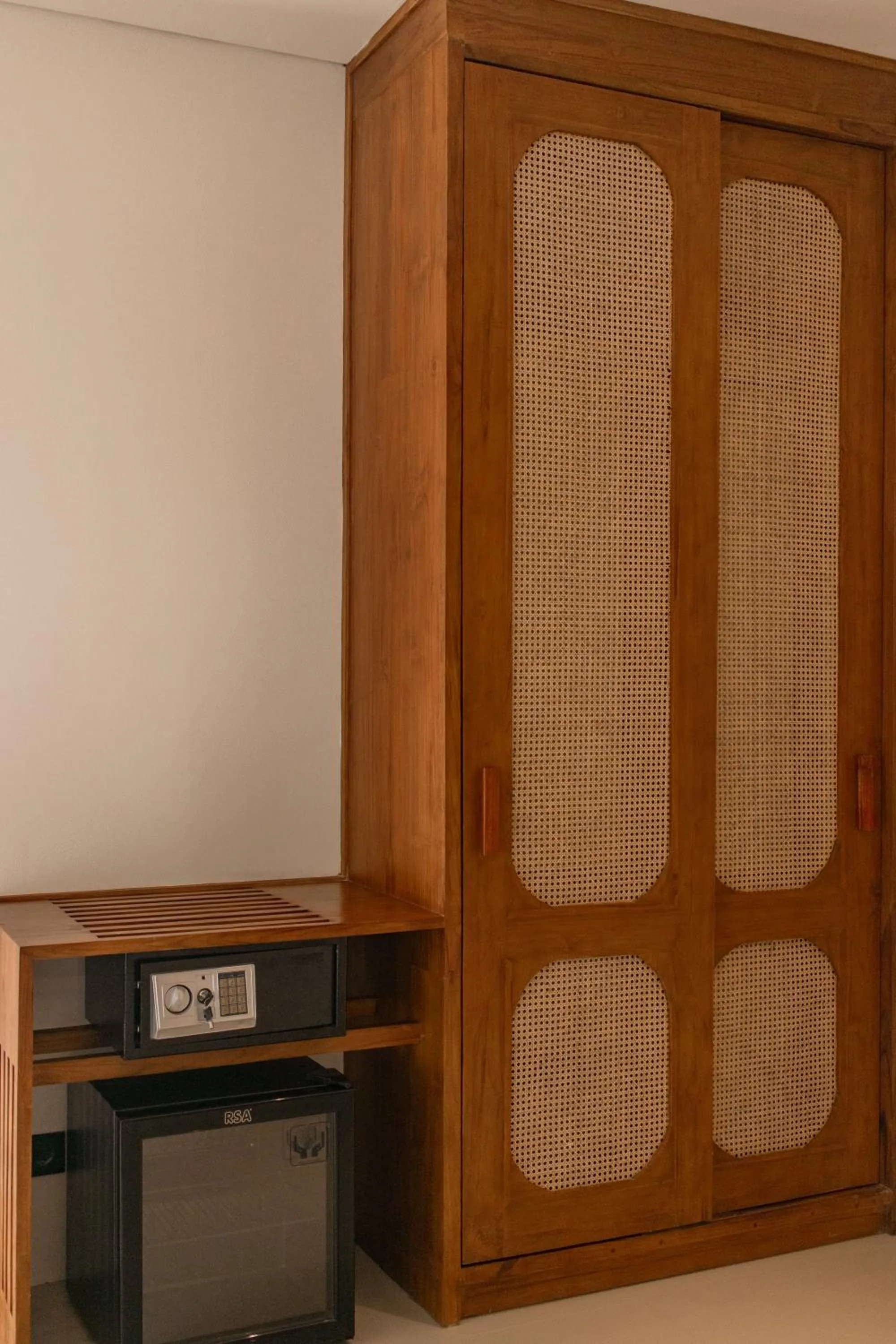 wardrobe in Oh!Julia Hotel Komodo