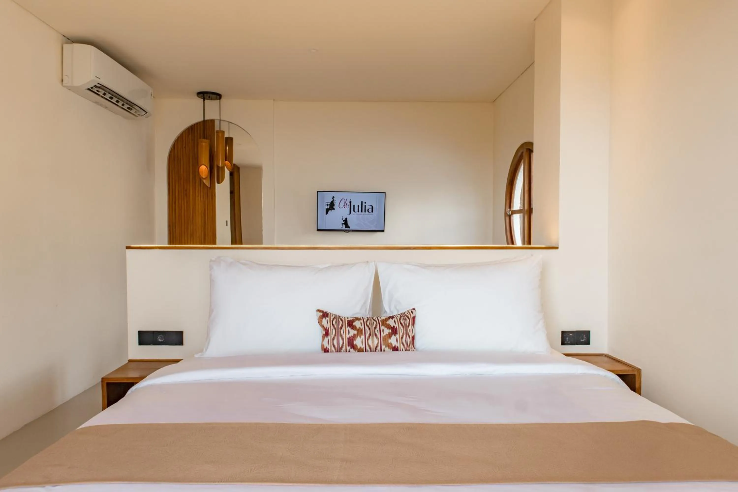 Bedroom, Bed in Oh!Julia Hotel Komodo