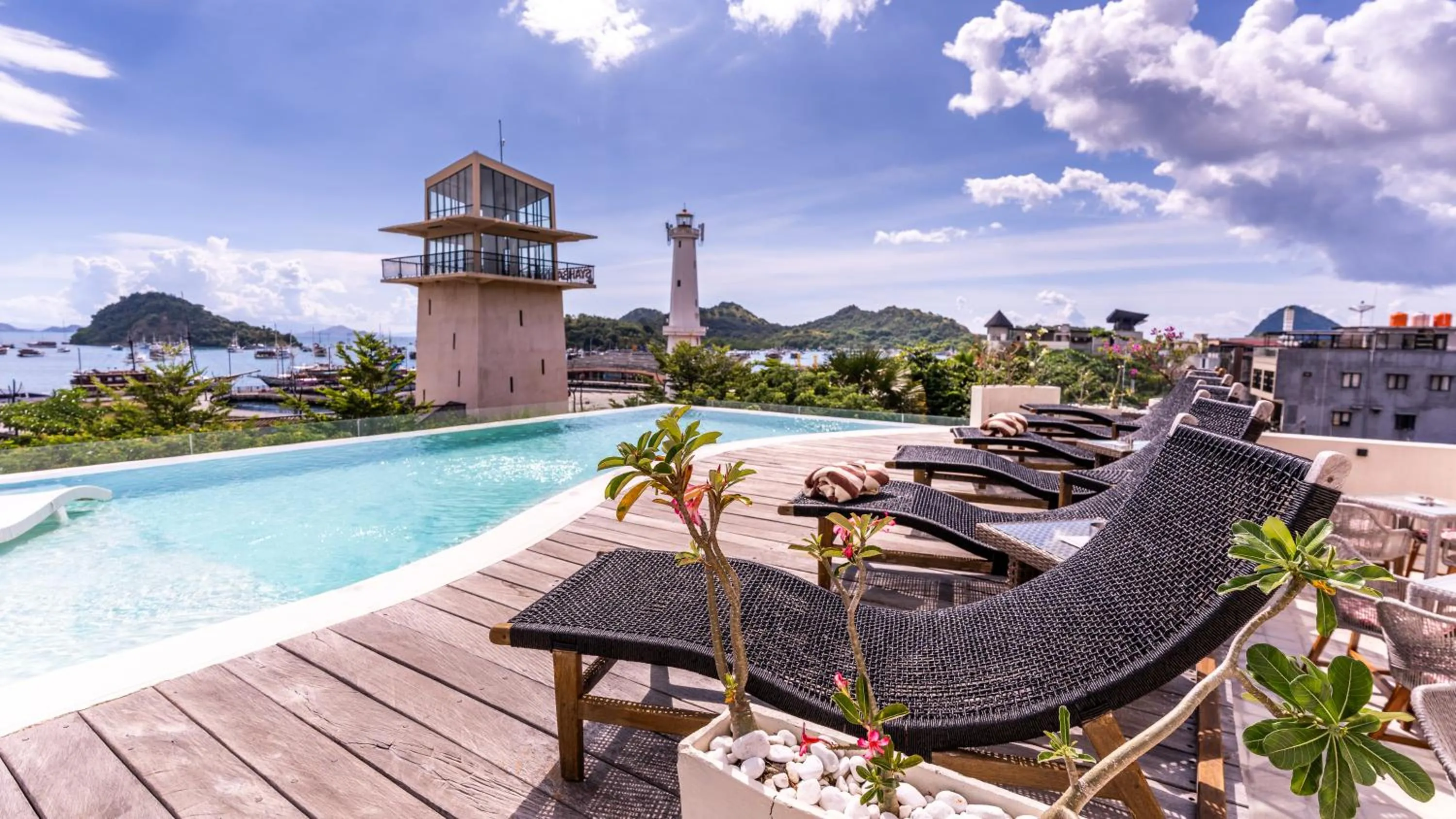 Swimming pool in Oh!Julia Hotel Komodo