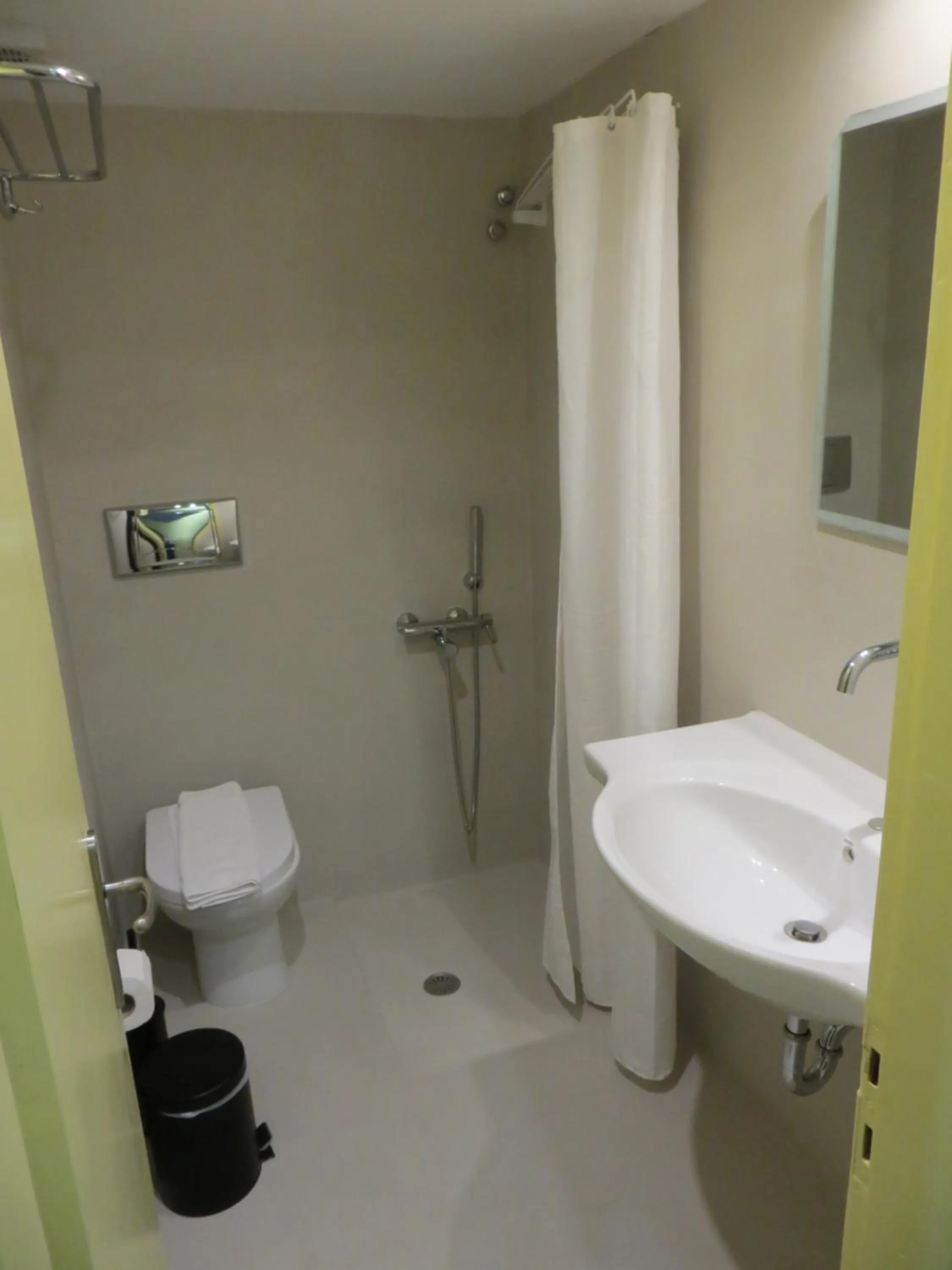 Bathroom in Leonidaion Guesthouse