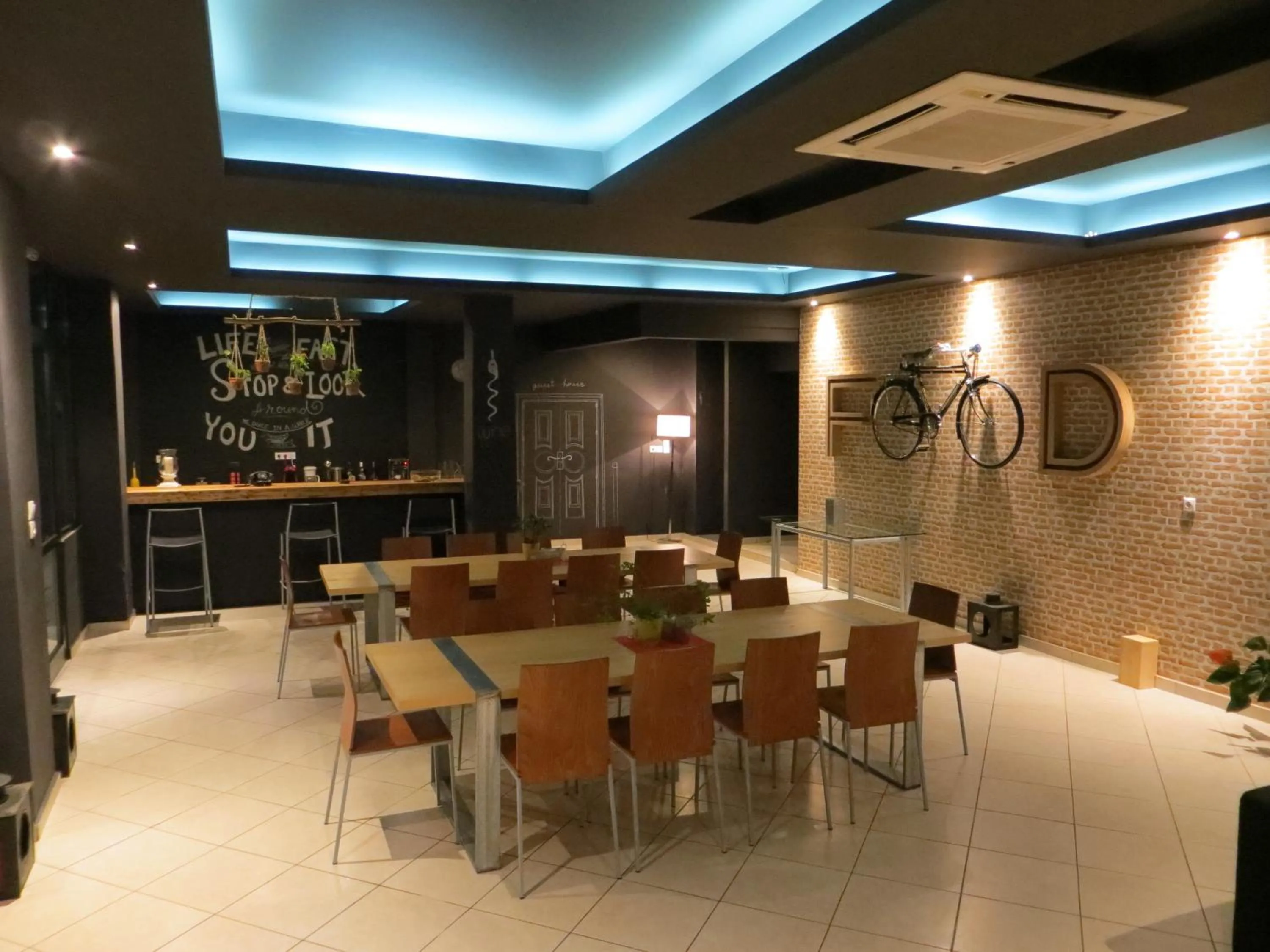 Communal lounge/ TV room in Leonidaion Guesthouse