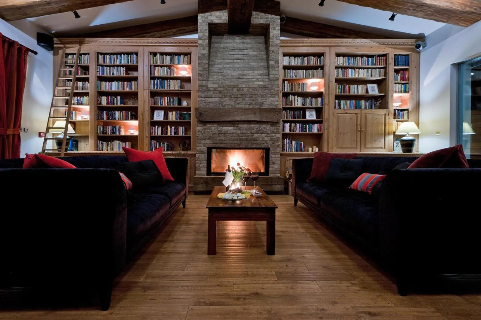 Library in Mevo Apartament - Apartamenty 4 -6 osobowe