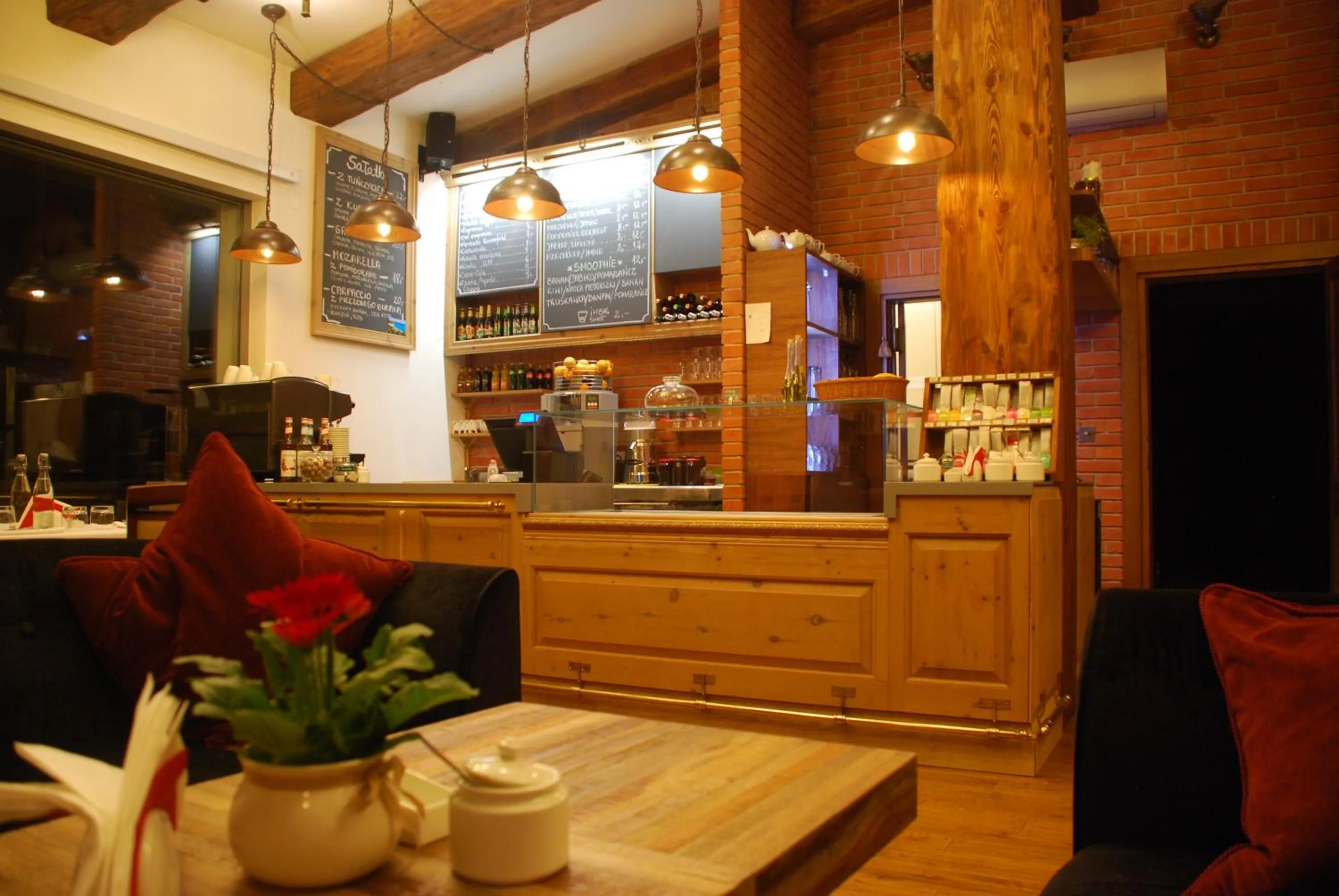 Restaurant/places to eat in Mevo Apartament - Apartamenty 4 -6 osobowe