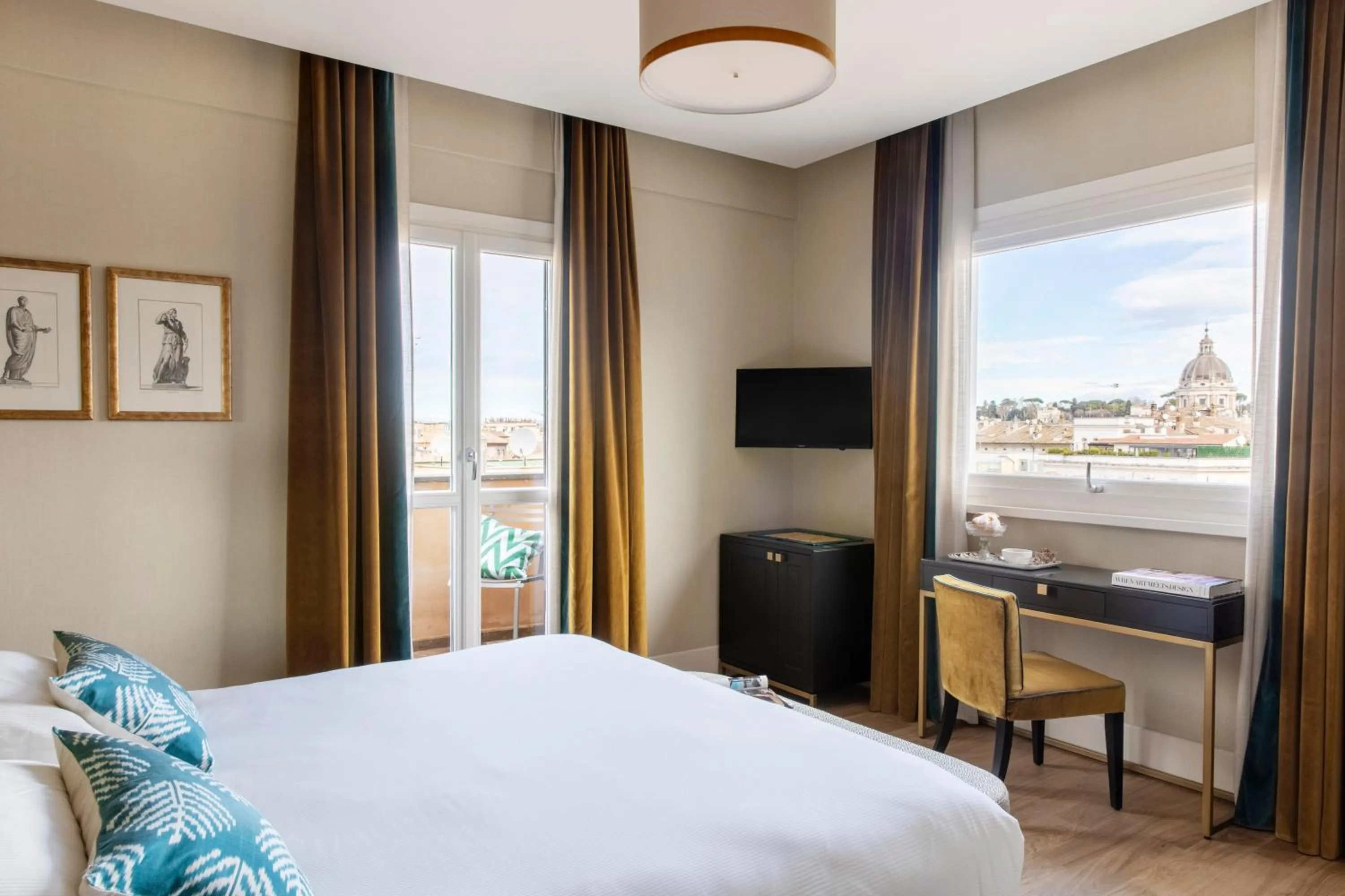 Bed in HOTEL ADRIANO Rooftop