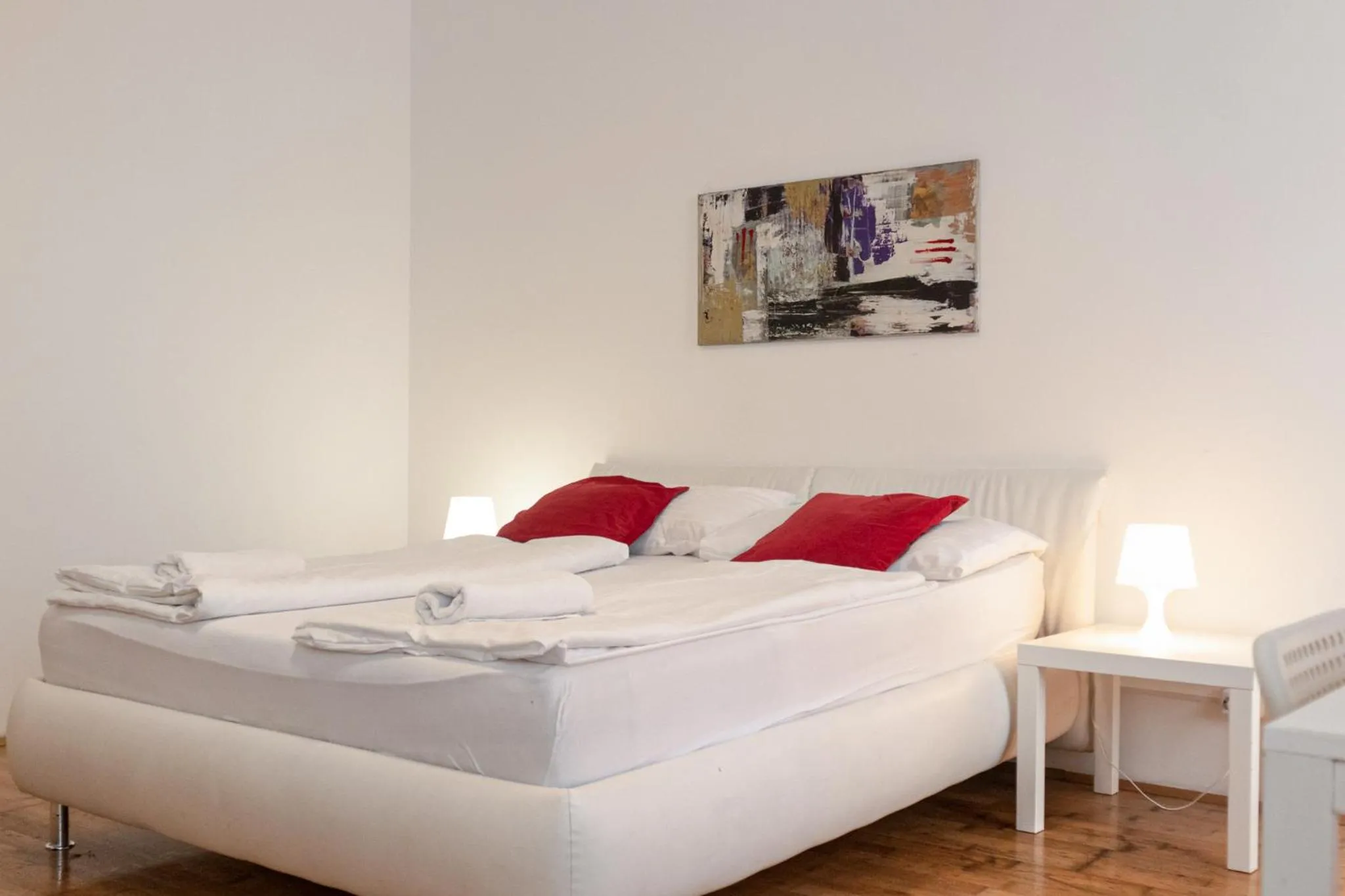 Spacious 3BR Apt Next to Belvedere Perfect for short term stays
