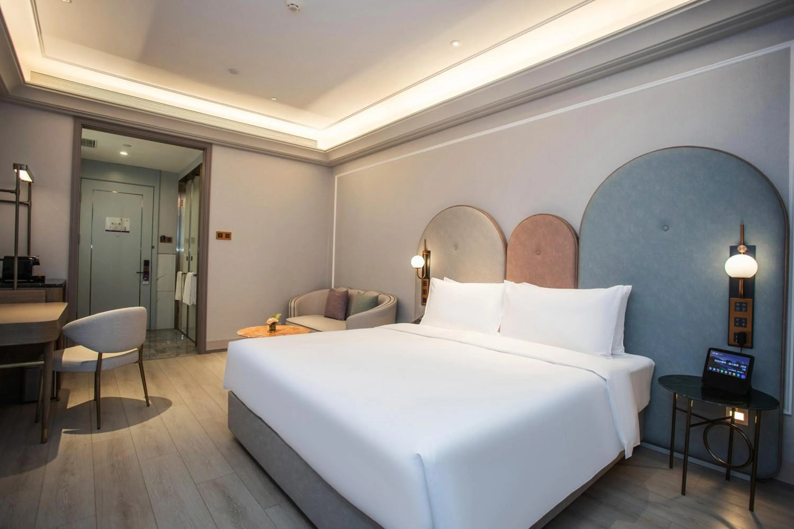 Photo of the whole room, Bed in Mercure Changchun Ziyou Road Dahua