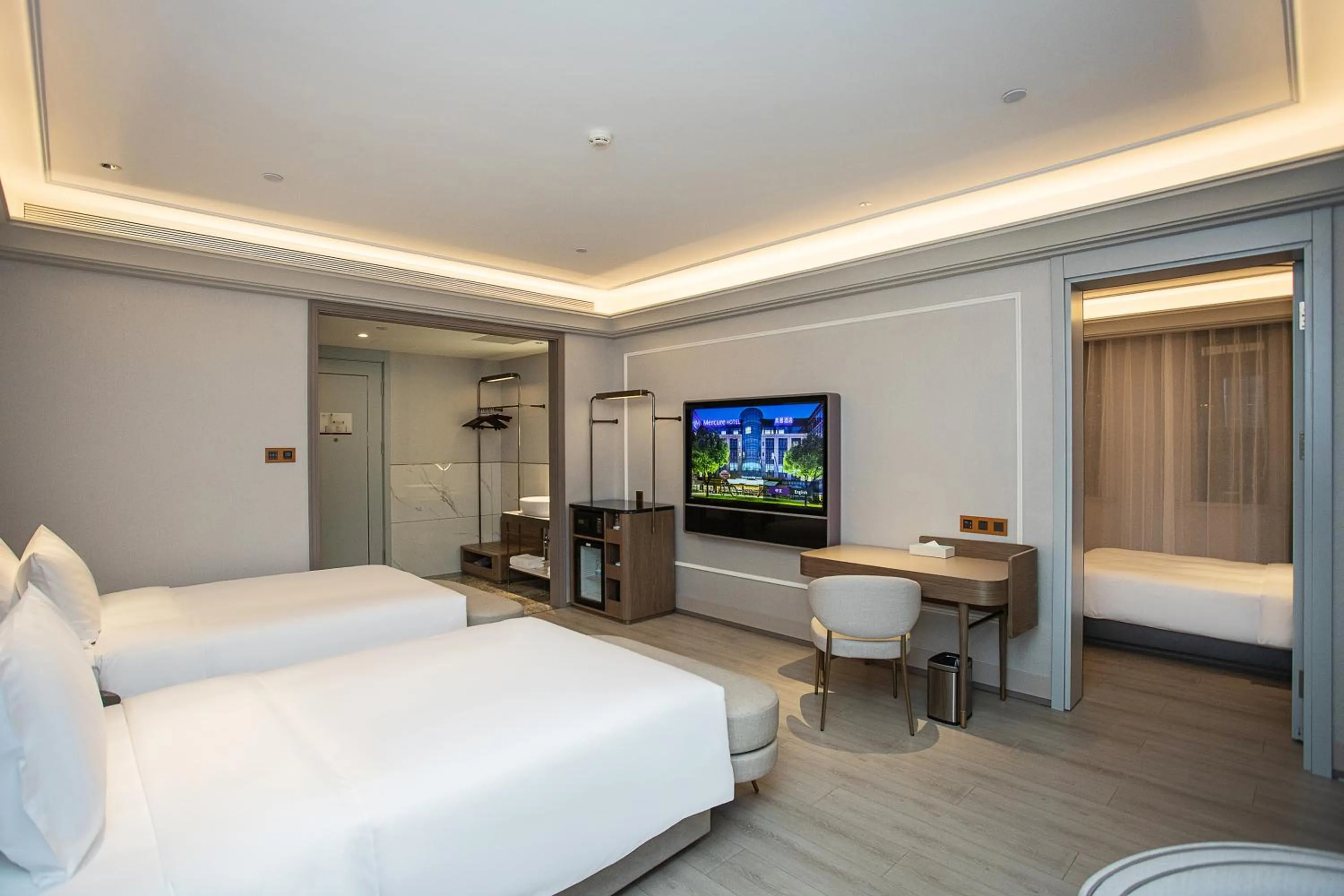 Photo of the whole room, Bed in Mercure Changchun Ziyou Road Dahua