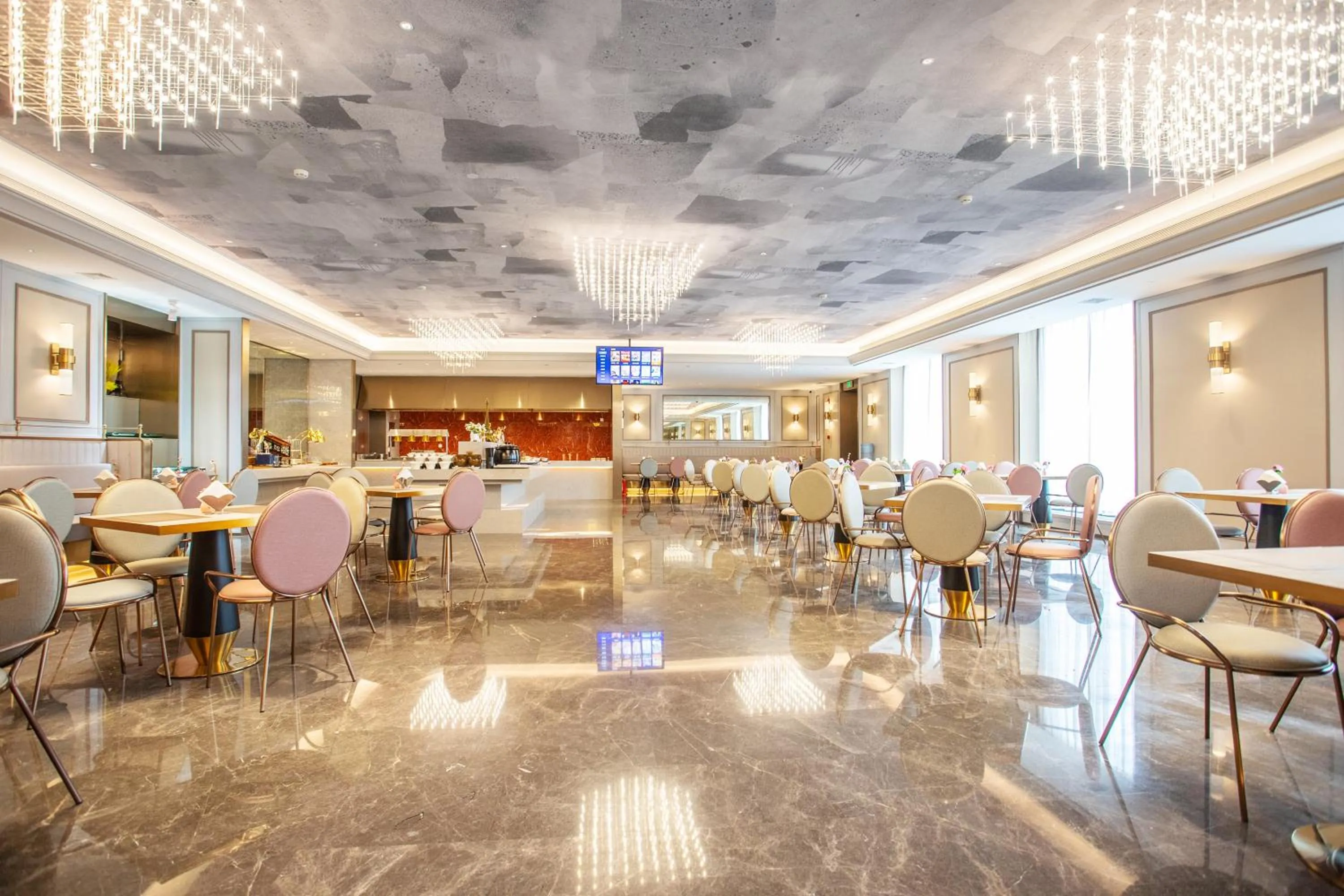 Restaurant/places to eat in Mercure Changchun Ziyou Road Dahua