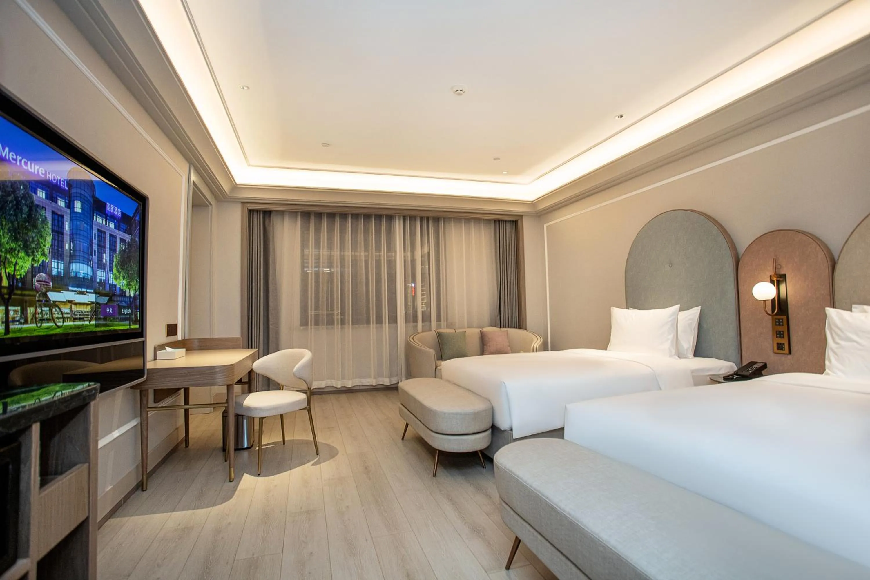 Photo of the whole room, Bed in Mercure Changchun Ziyou Road Dahua
