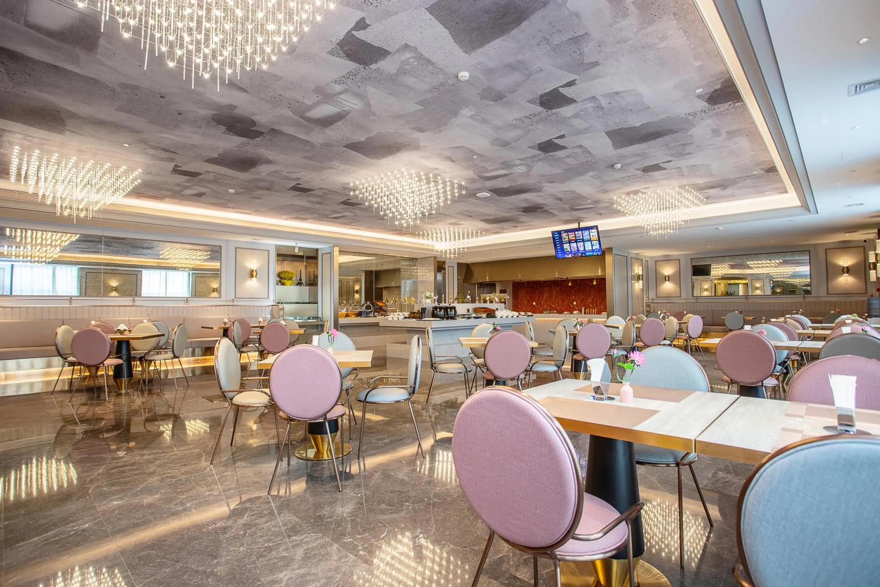 Restaurant/places to eat in Mercure Changchun Ziyou Road Dahua