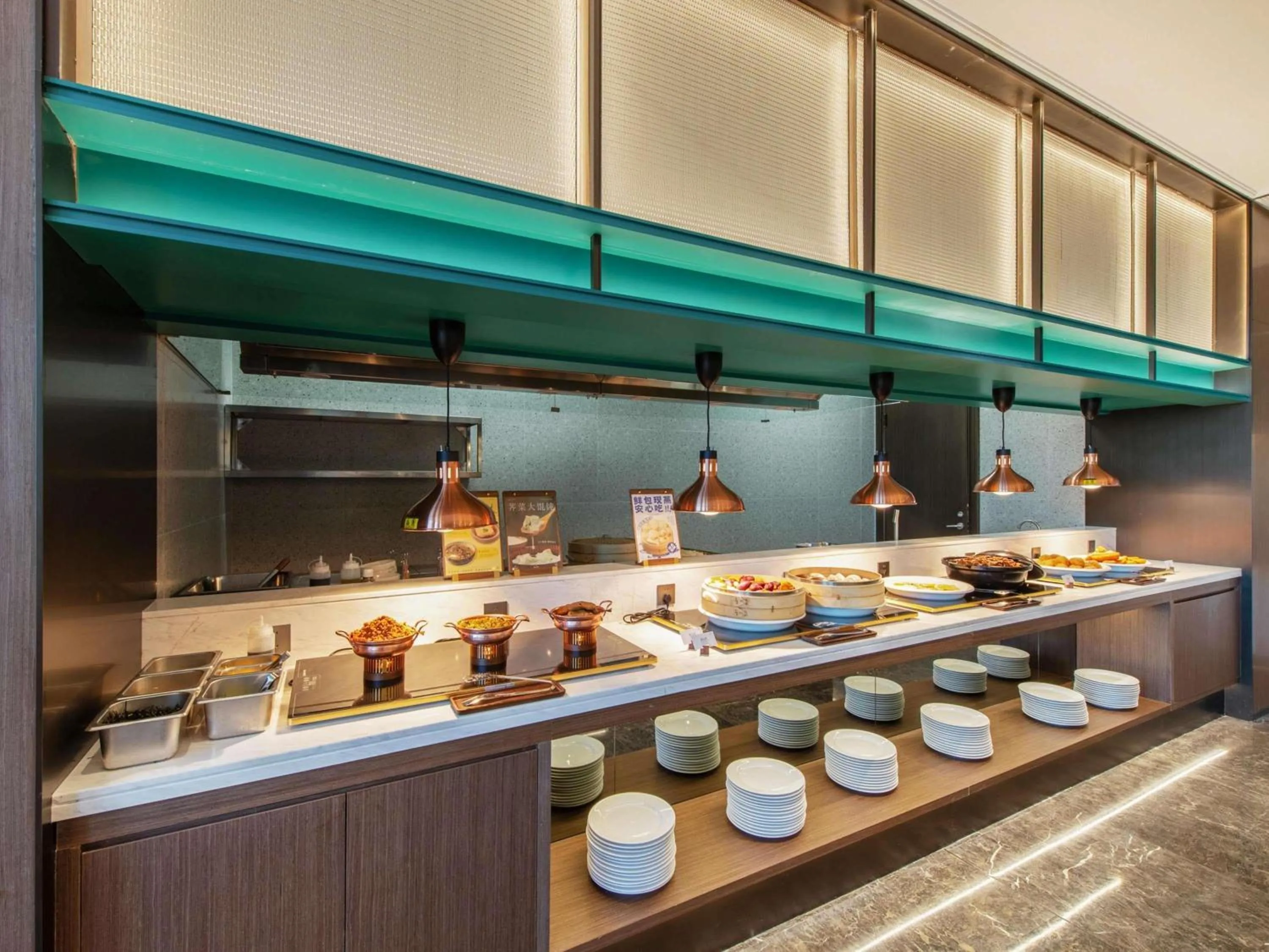 Restaurant/places to eat in Novotel Shanghai Lingang