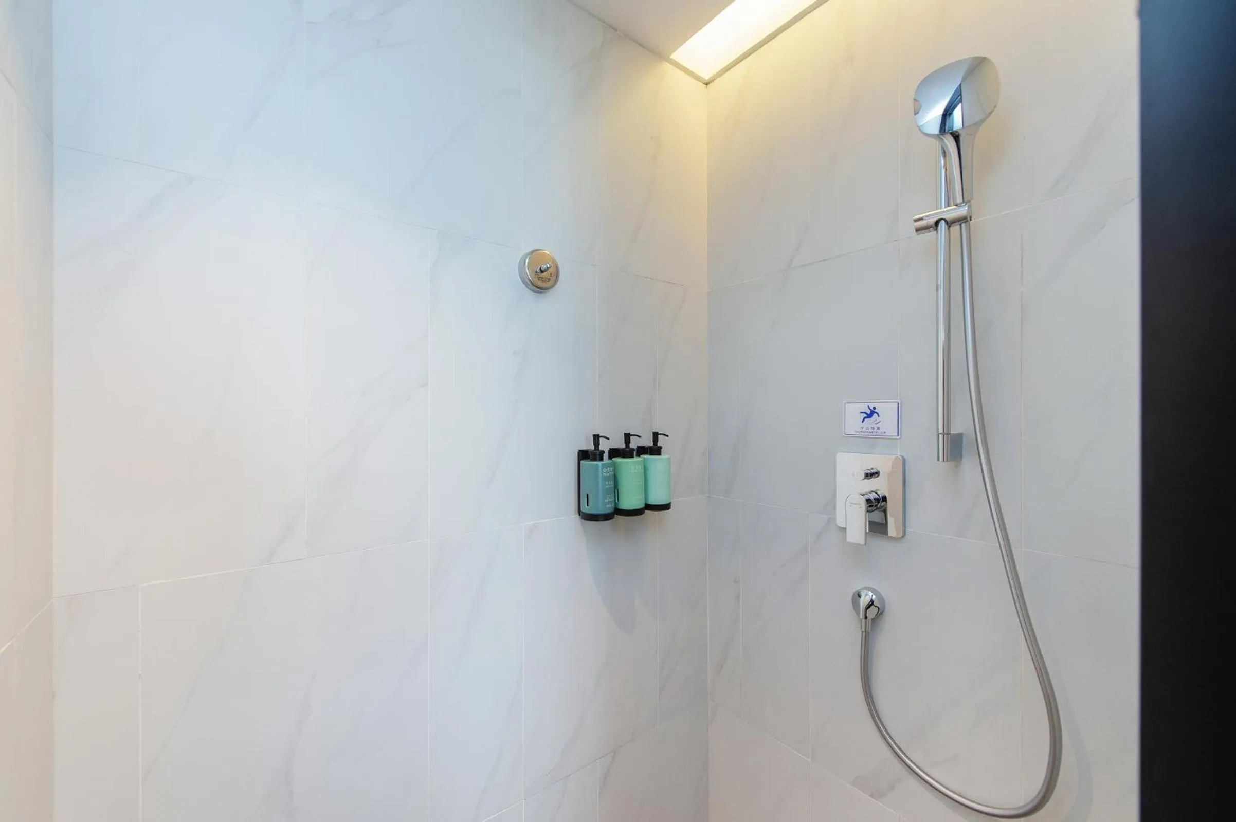 Shower in Novotel Shanghai Lingang