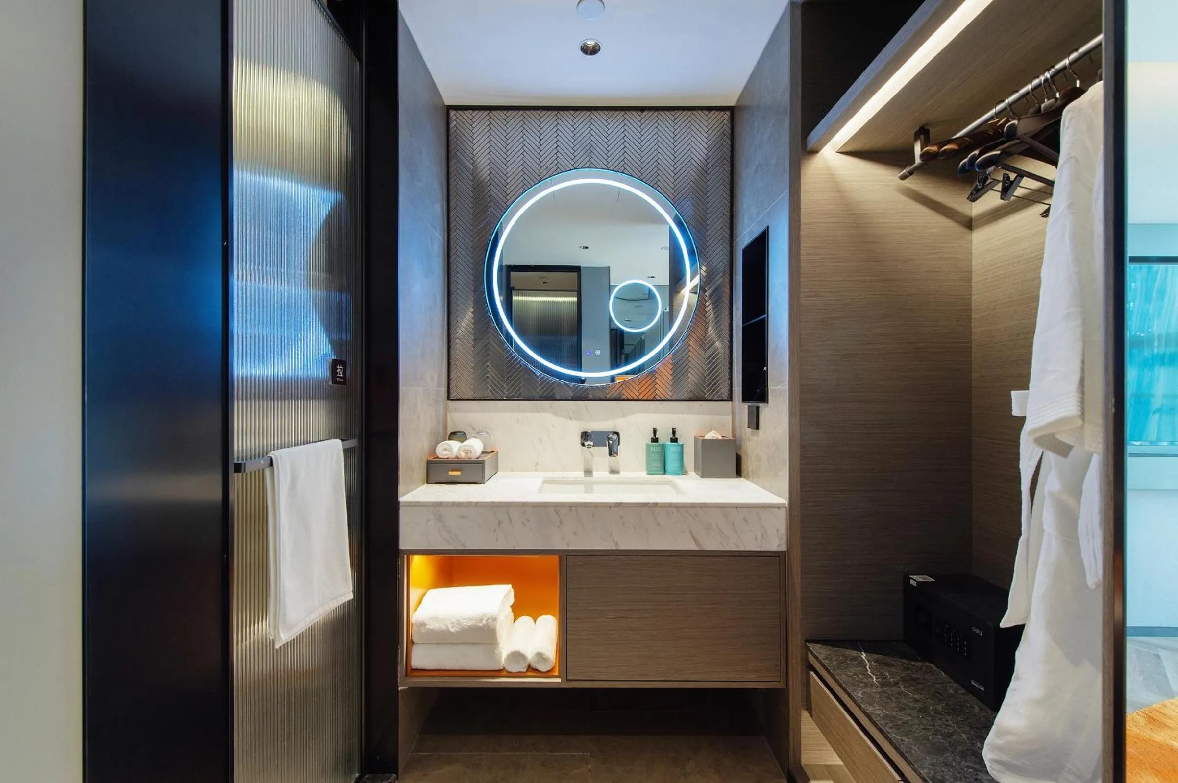 Shower, Bed in Novotel Shanghai Lingang