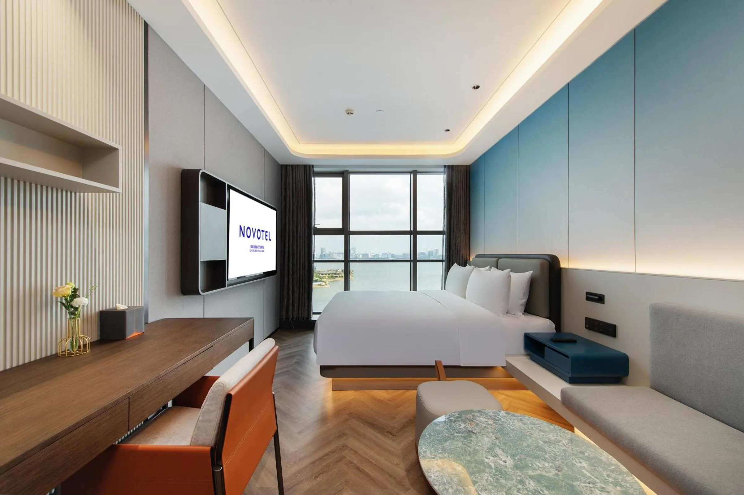 TV and multimedia, Bed in Novotel Shanghai Lingang