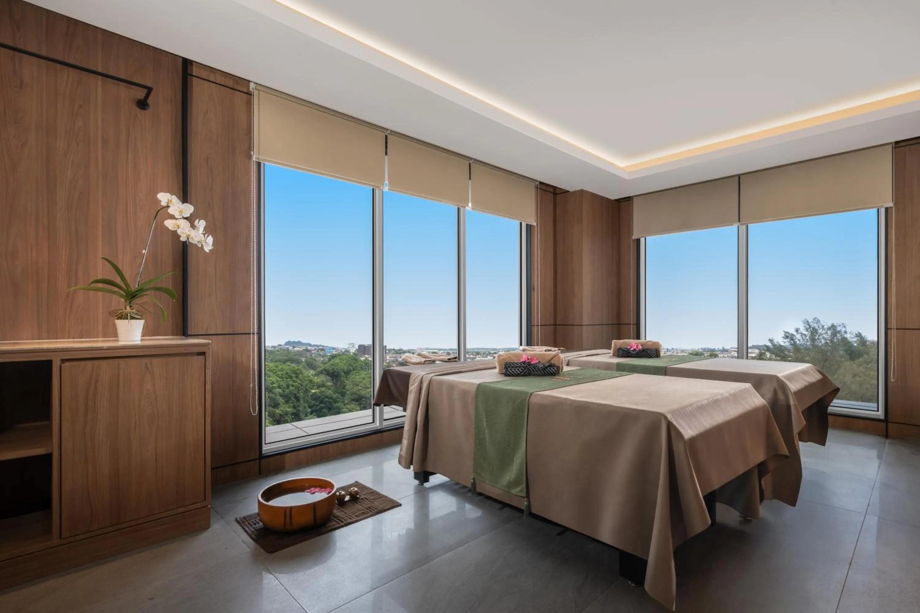 Spa and wellness centre/facilities, Bed in Grand Mercure Batam Centre