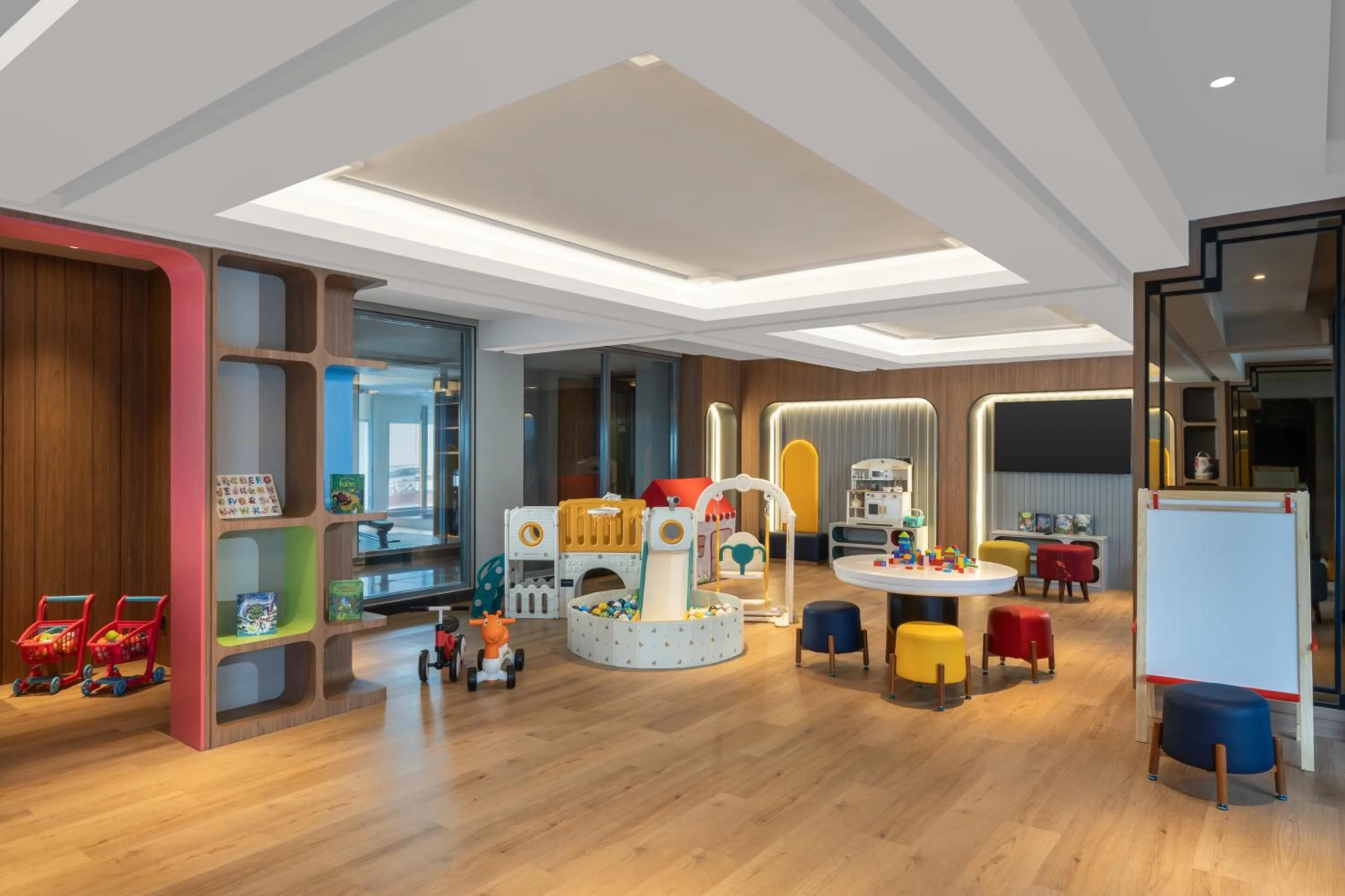 TV and multimedia in Grand Mercure Batam Centre