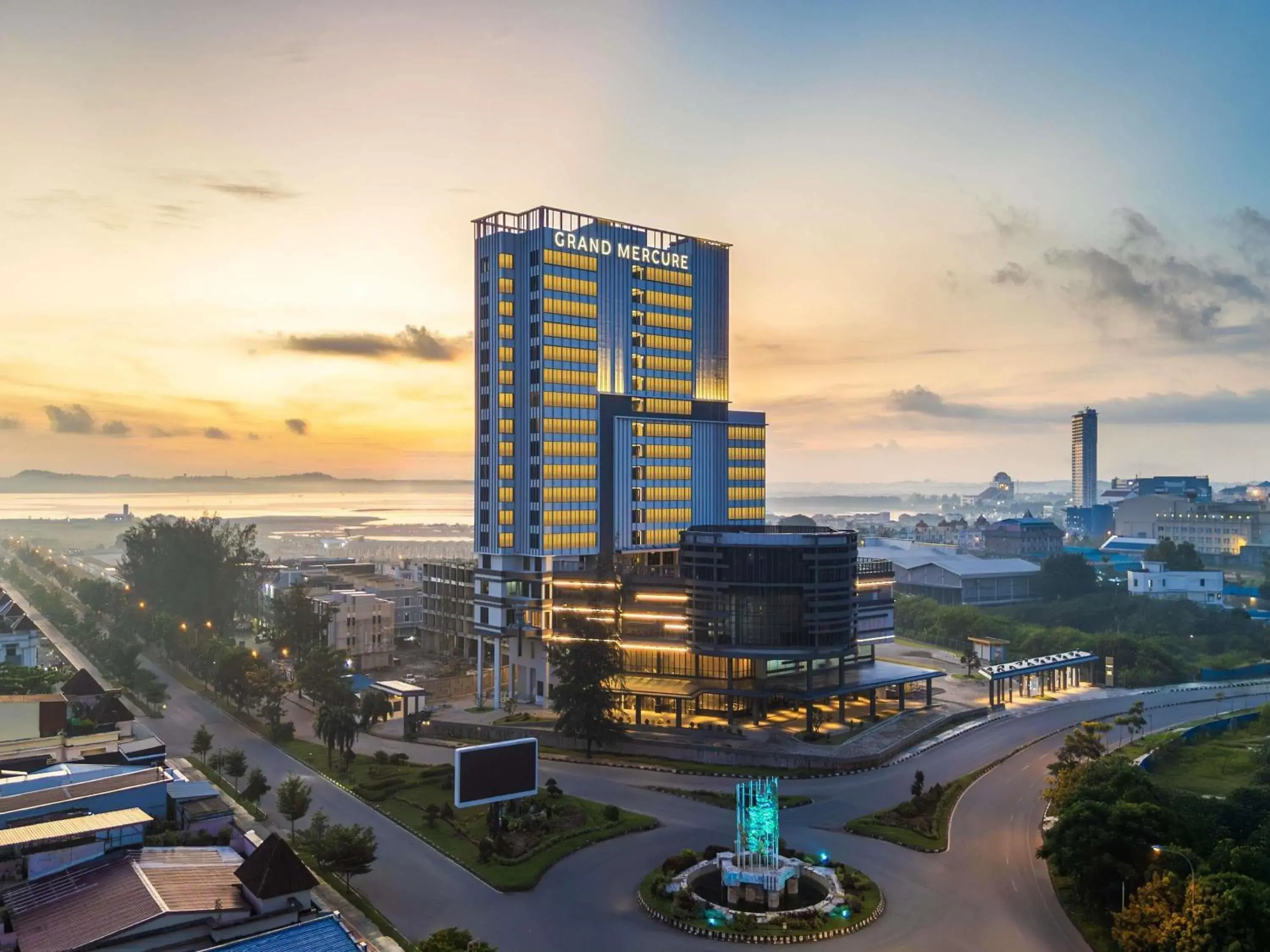 Pool view in Grand Mercure Batam Centre Pool view in Grand Mercure Batam Centre