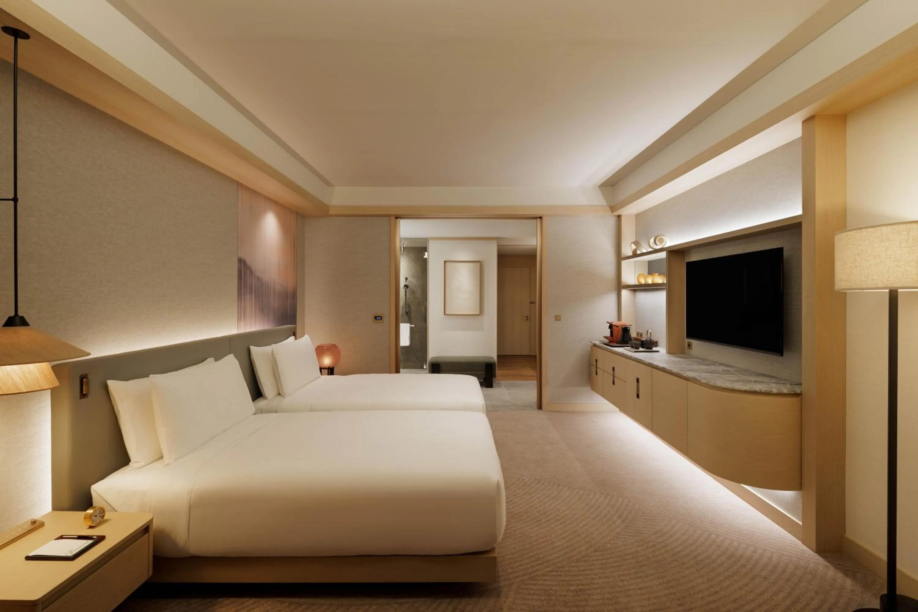 Bedroom, Bed in Fairmont Tokyo