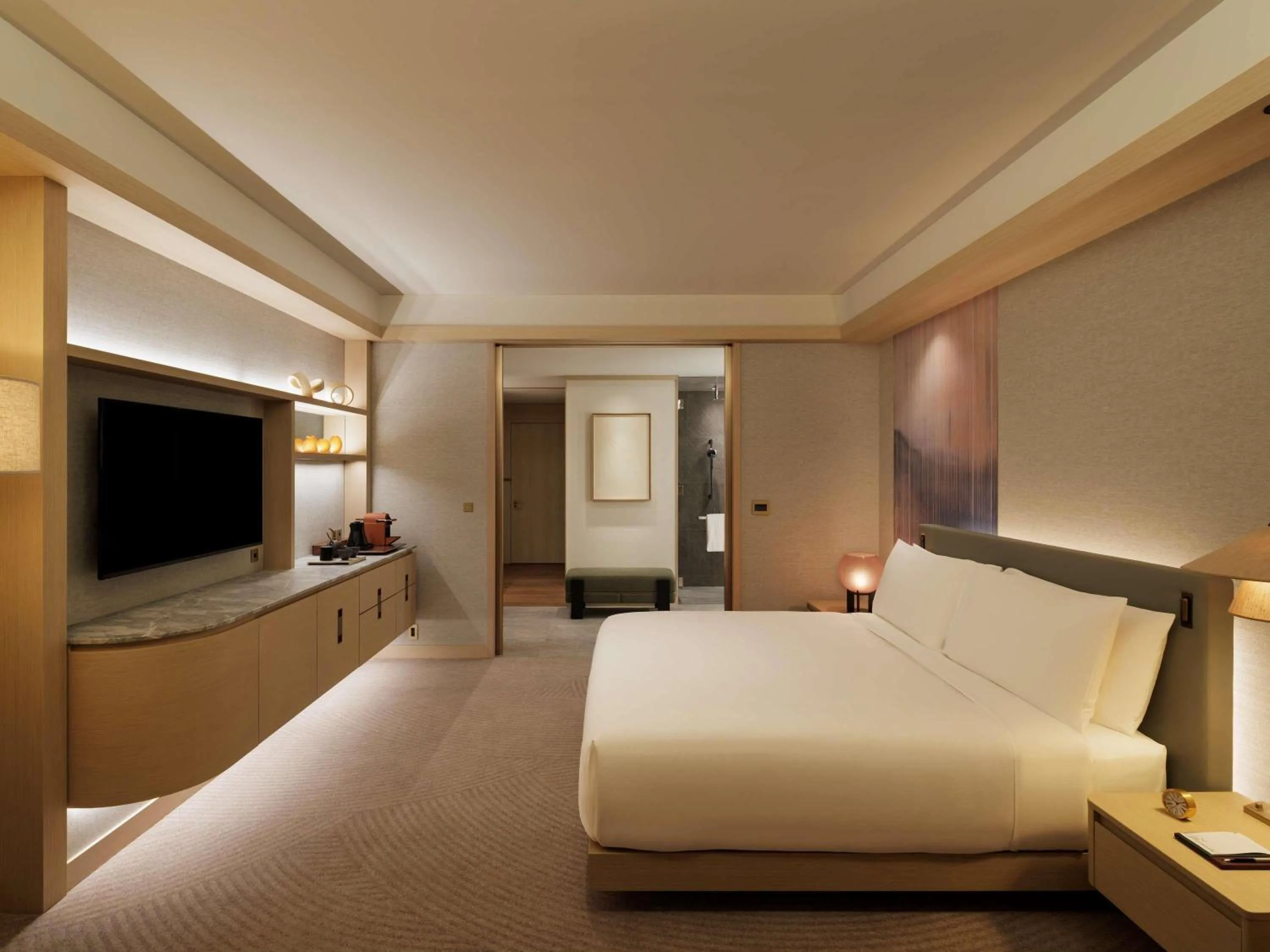 Bedroom, Bed in Fairmont Tokyo