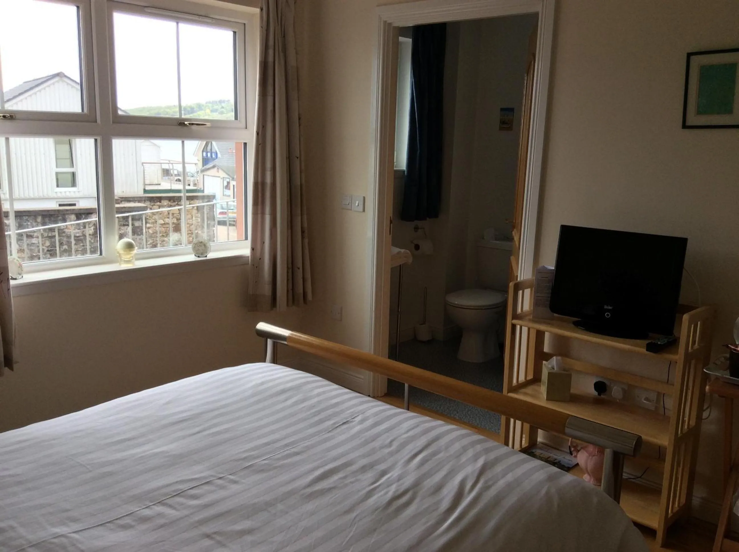 Bed in Stonewater House Vegan Bed and Breakfast