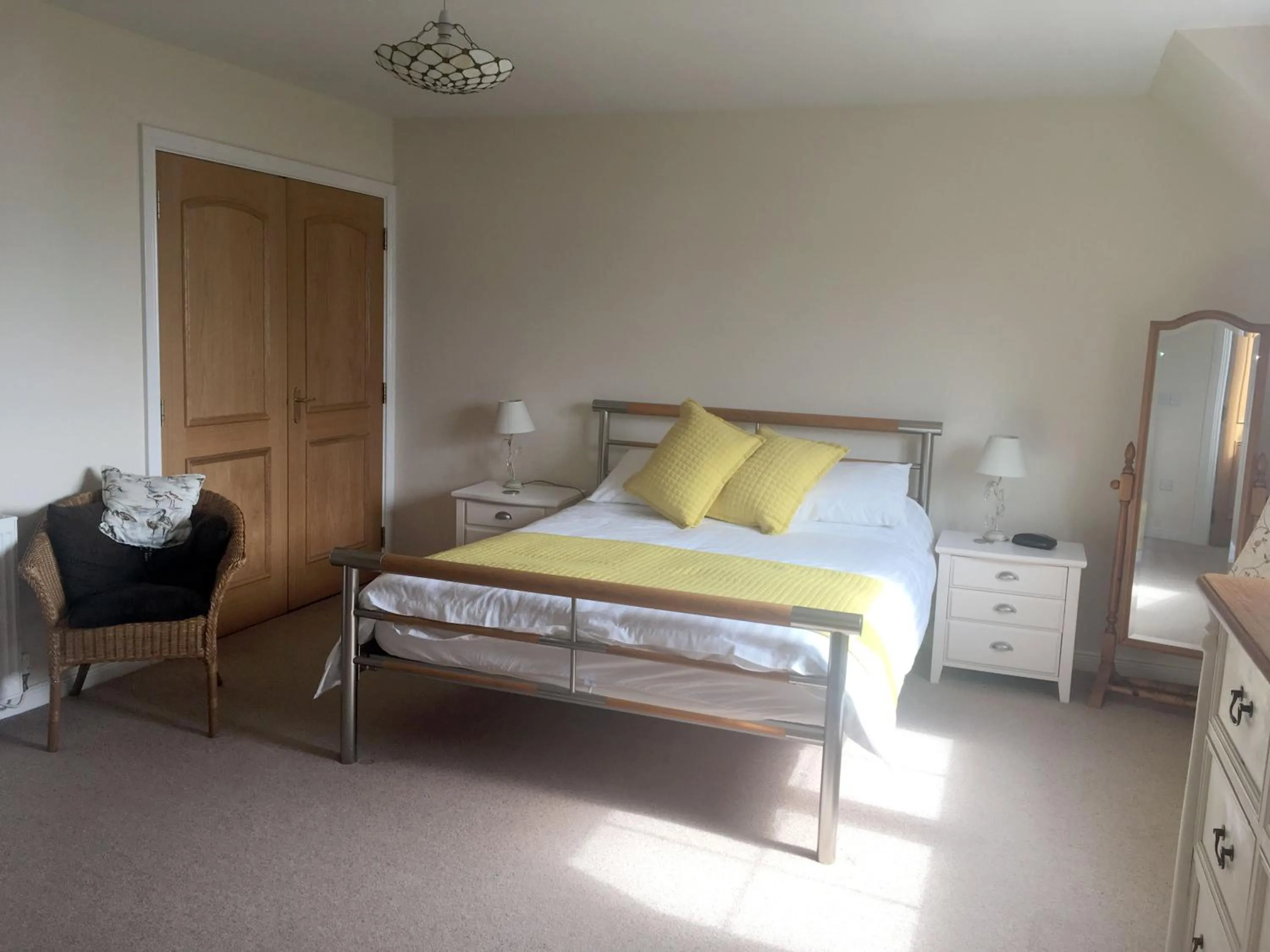 Bed in Stonewater House Vegan Bed and Breakfast